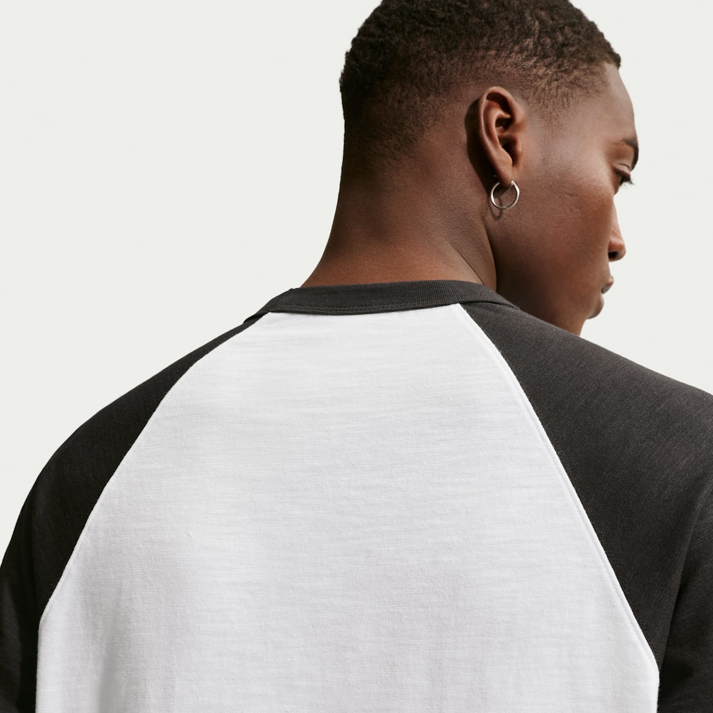 Мужской топ Nike Sportswear Club 3/4-Sleeve Raglan Top, цвет: Чёрный / Белый — фото 2