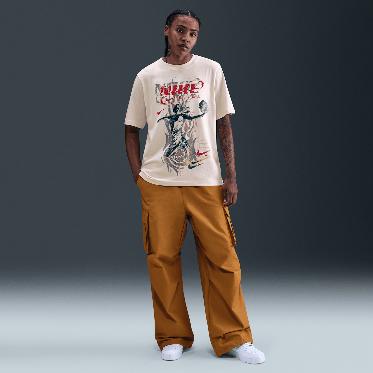 Женская свободная футболка Nike Sportswear Essentials, цвет: Призрачный — фото 4