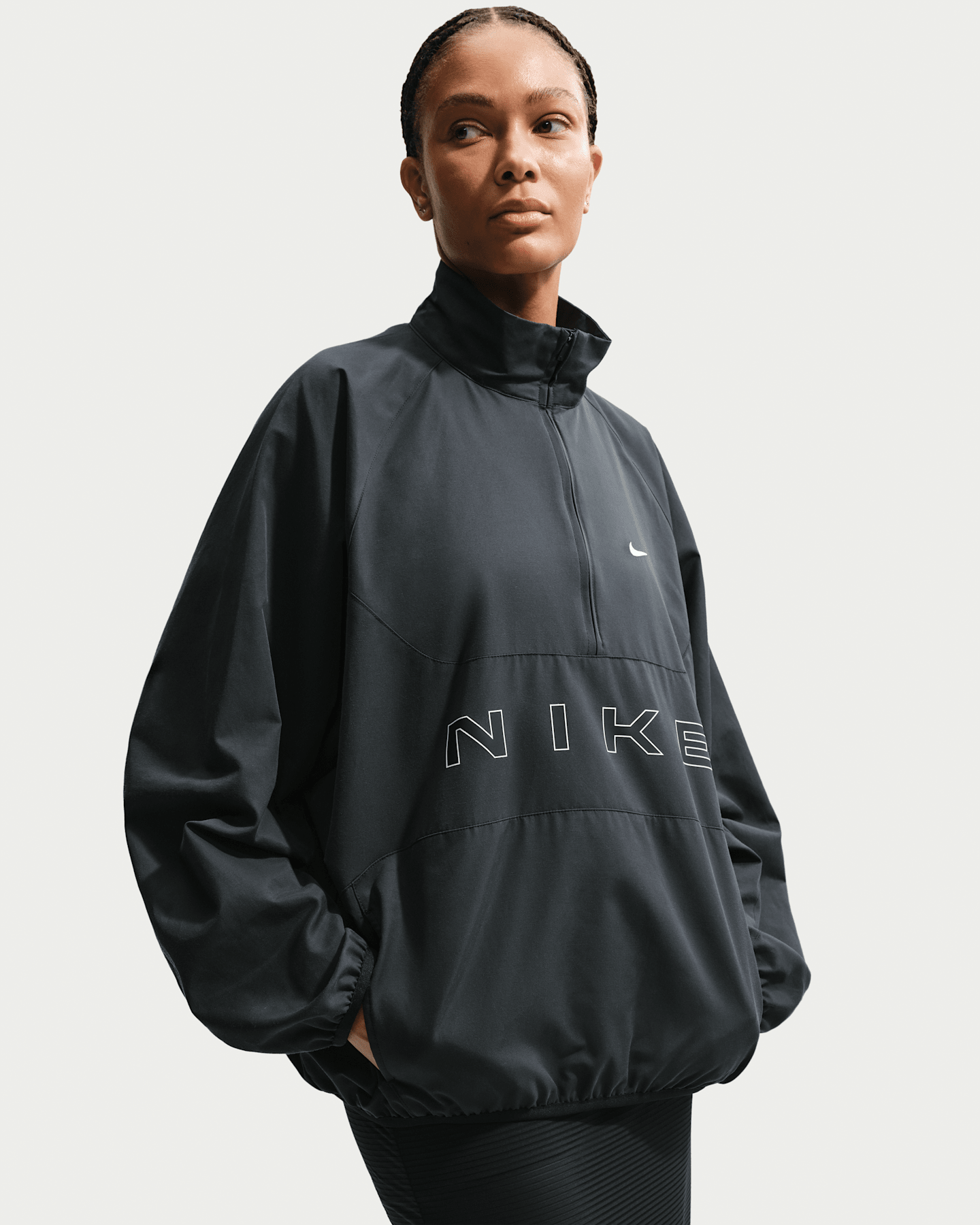 Женская куртка Nike Sportswear оверсайз на молнии 1/4, цвет: Чёрный / Меловой — фото 6