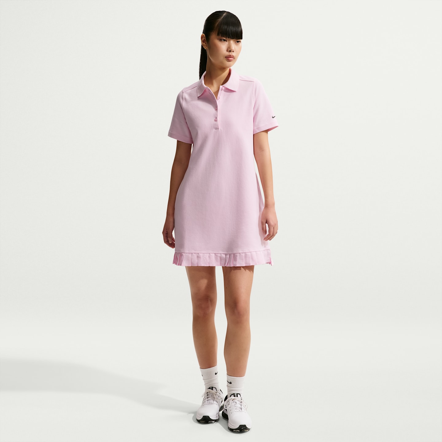 Женское платье Nike Golf Polo Dress, цвет: Розовый пенный / Чёрный — фото 1