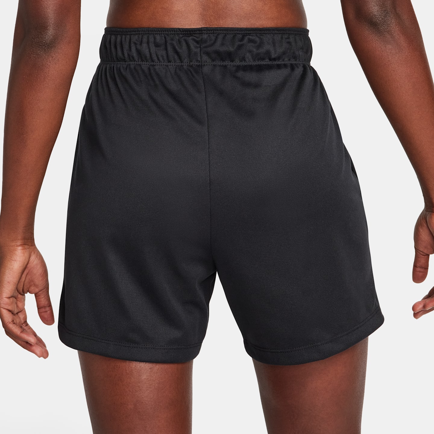 Женские шорты 5" без подкладки Nike Attack Dri-FIT для фитнеса со средней посадкой, цвет: Чёрный / Белый — фото 3