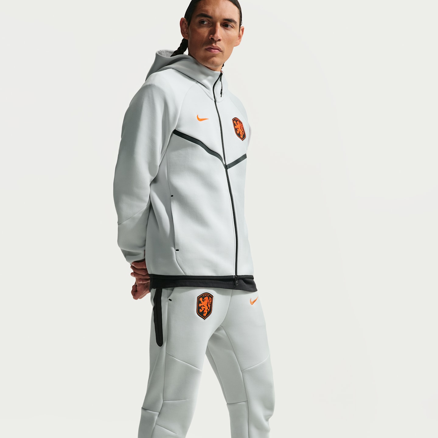 Мужские футбольные джоггеры Nike Netherlands Tech Fleece, цвет: Малиновый — фото 4