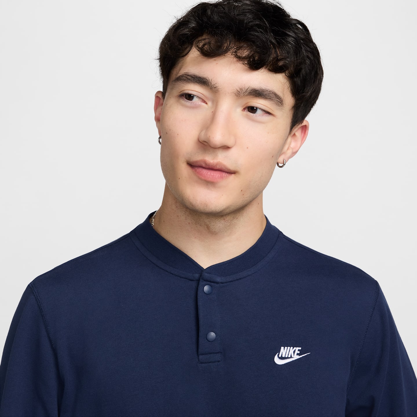 Мужская футболка-хенли с длинным рукавом Nike Club, цвет: Тёмно-синий / Белый — фото 3