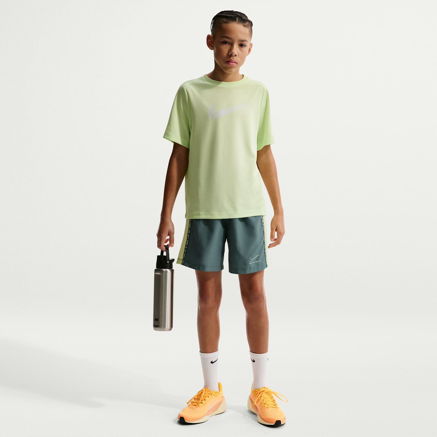 Детские шорты для мальчиков Nike Sportswear Multi Dri-FIT, цвет: Минеральный сланцевый / Лаймовый — фото 1
