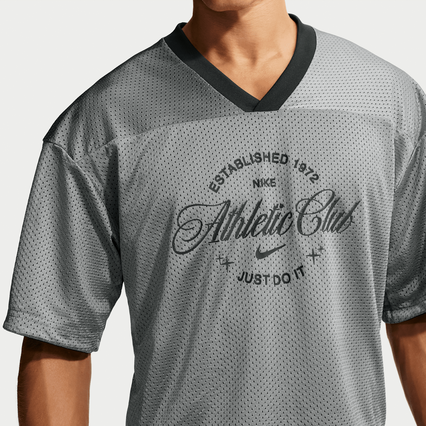 Мужская двусторонняя тренировочная футболка Nike N.A.C. Dri-FIT, цвет: Чёрный / Дымчатый серый — фото 6
