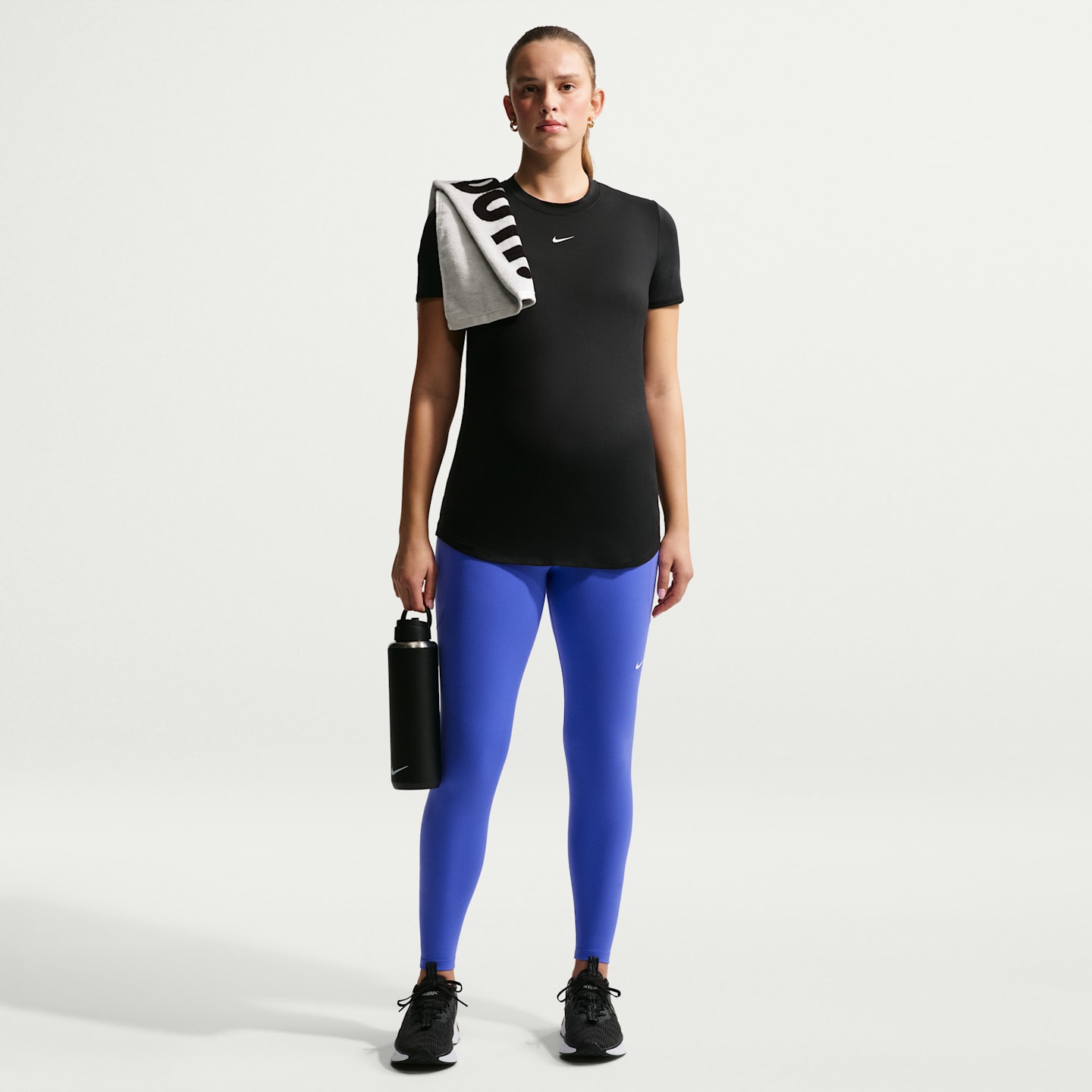 Женский топ для беременных Nike (M) One Dri-FIT Slim-Fit с коротким рукавом, цвет: Чёрный / Белый — фото 4