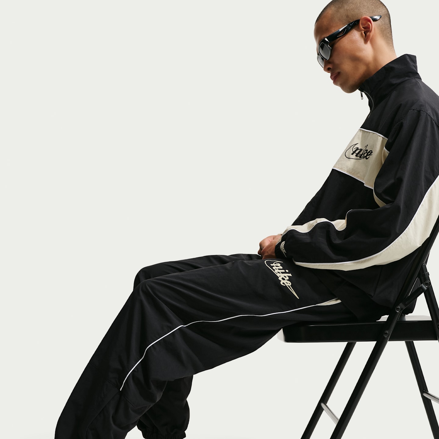 Мужские брюки Nike Sportswear Club Lightweight, цвет: Чёрный / Светлый хаки — фото 4