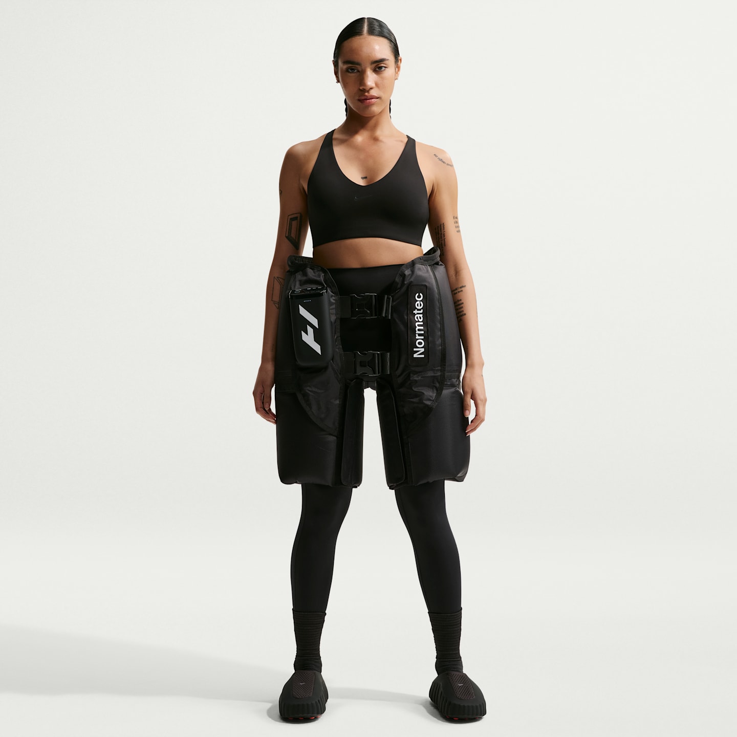 Динамический компрессионный массажёр для бёдер Nike Hyperice Normatec Elite Hips, цвет: Чёрный — фото 1