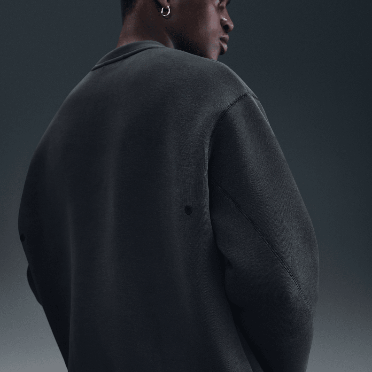 Мужской флисовый свитшот свободного кроя Nike Tech, цвет: Антрацитовый / Чёрный — фото 2