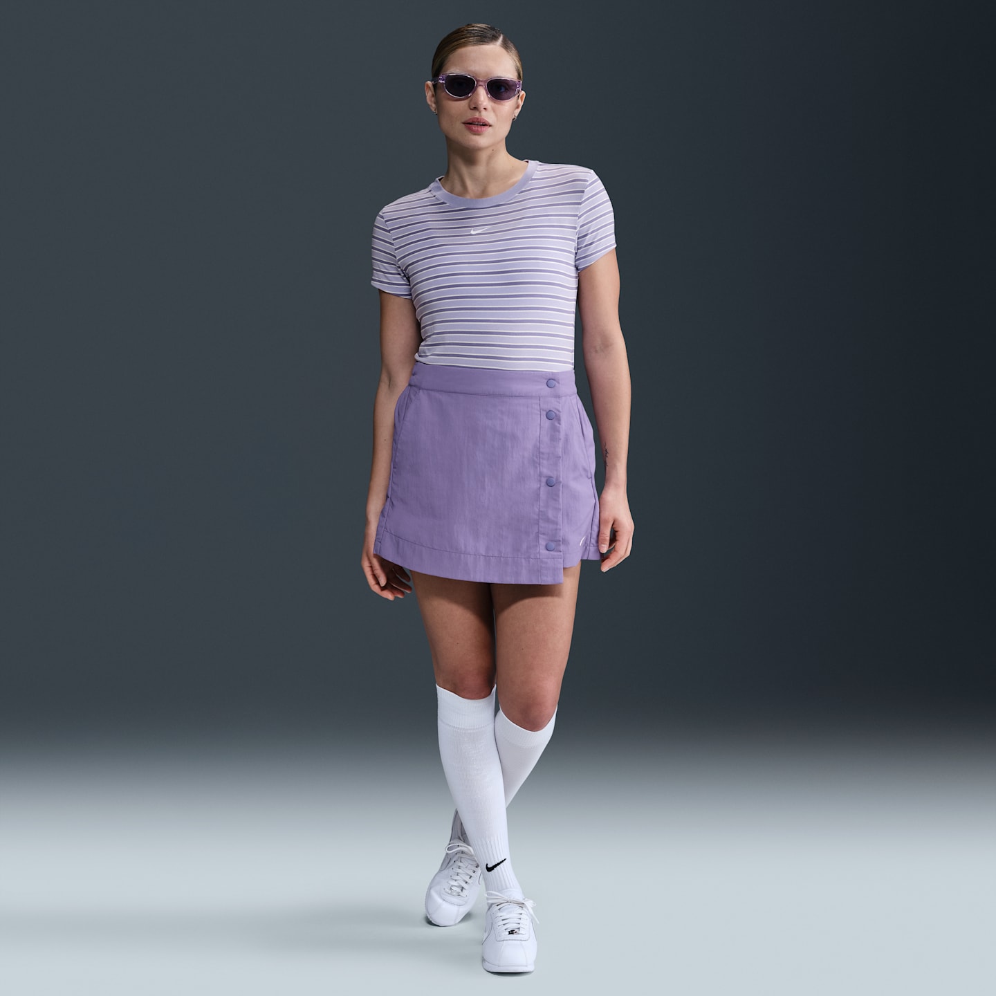 Женская приталенная футболка в полоску Nike Sportswear Chill Knit, цвет: Сиреневый ледяной — фото 4