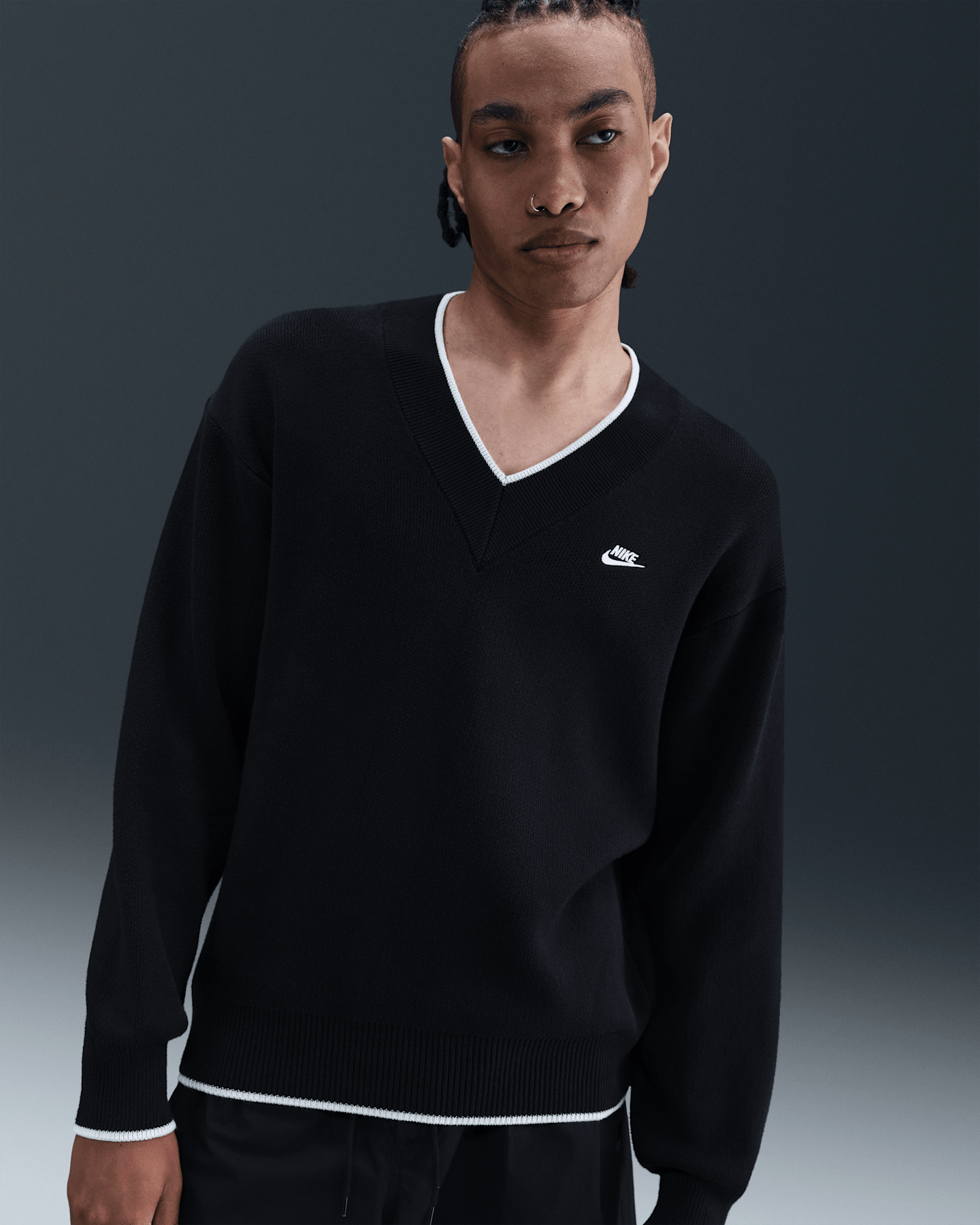 Мужской свитер Nike Sportswear Club V-Neck, цвет: Чёрный / Молочный — фото 6