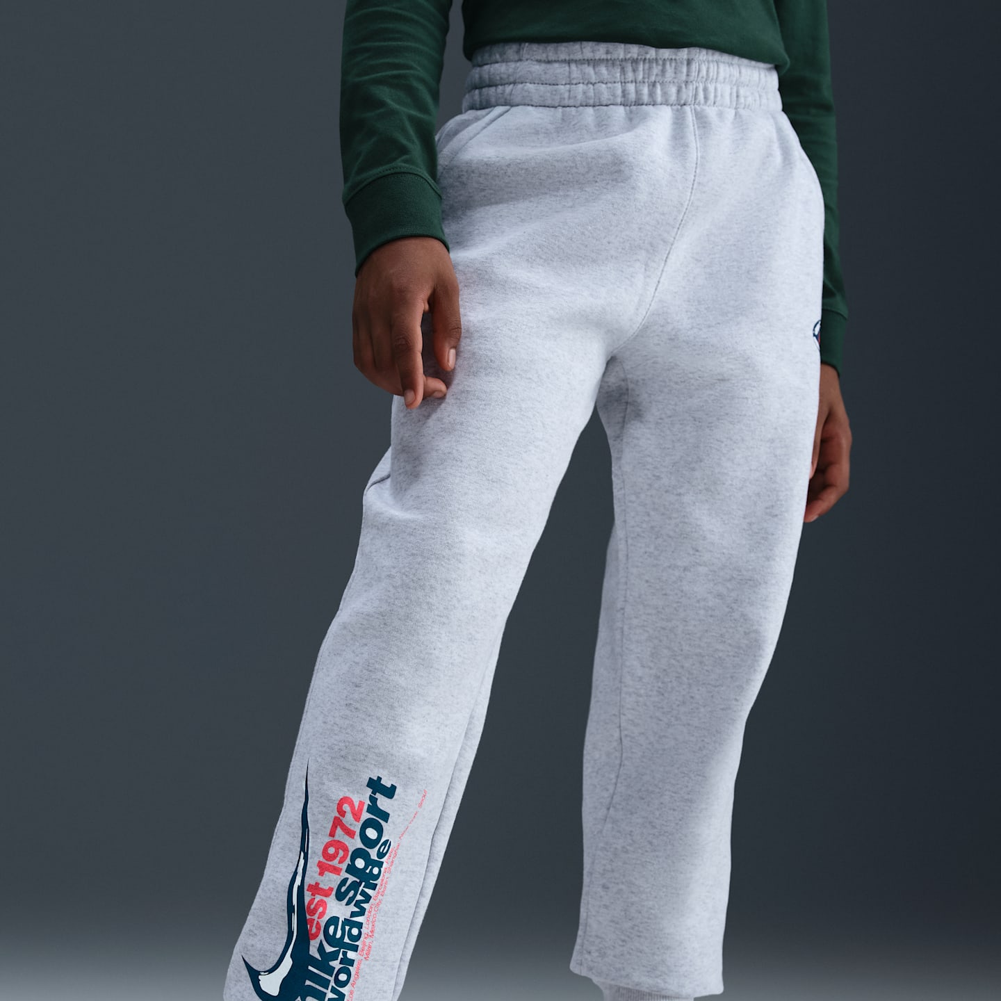 Детские брюки Nike Sportswear Club Fleece, цвет: Берёзовый меланжевый / Серый — фото 2
