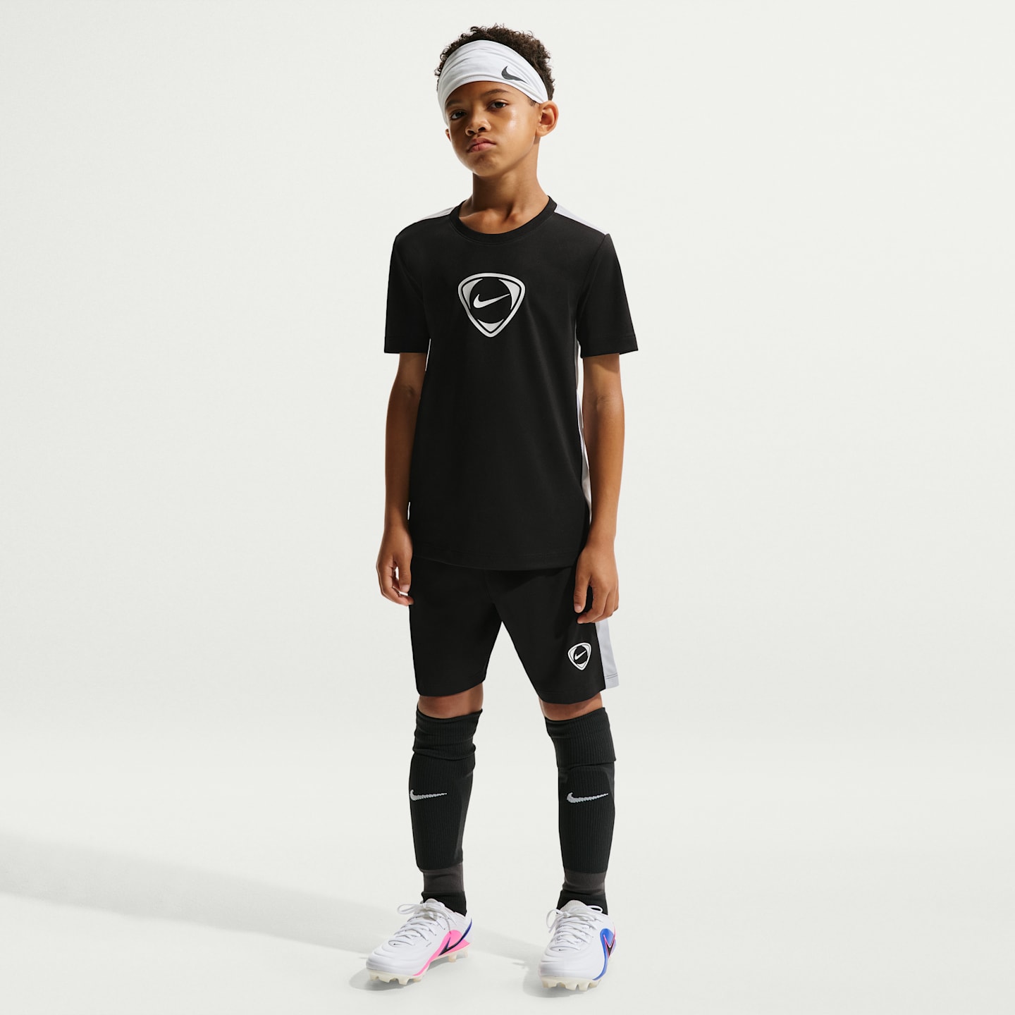 Детские футбольные шорты Nike Academy+ Dri-FIT, цвет: Чёрный / Белый — фото 1