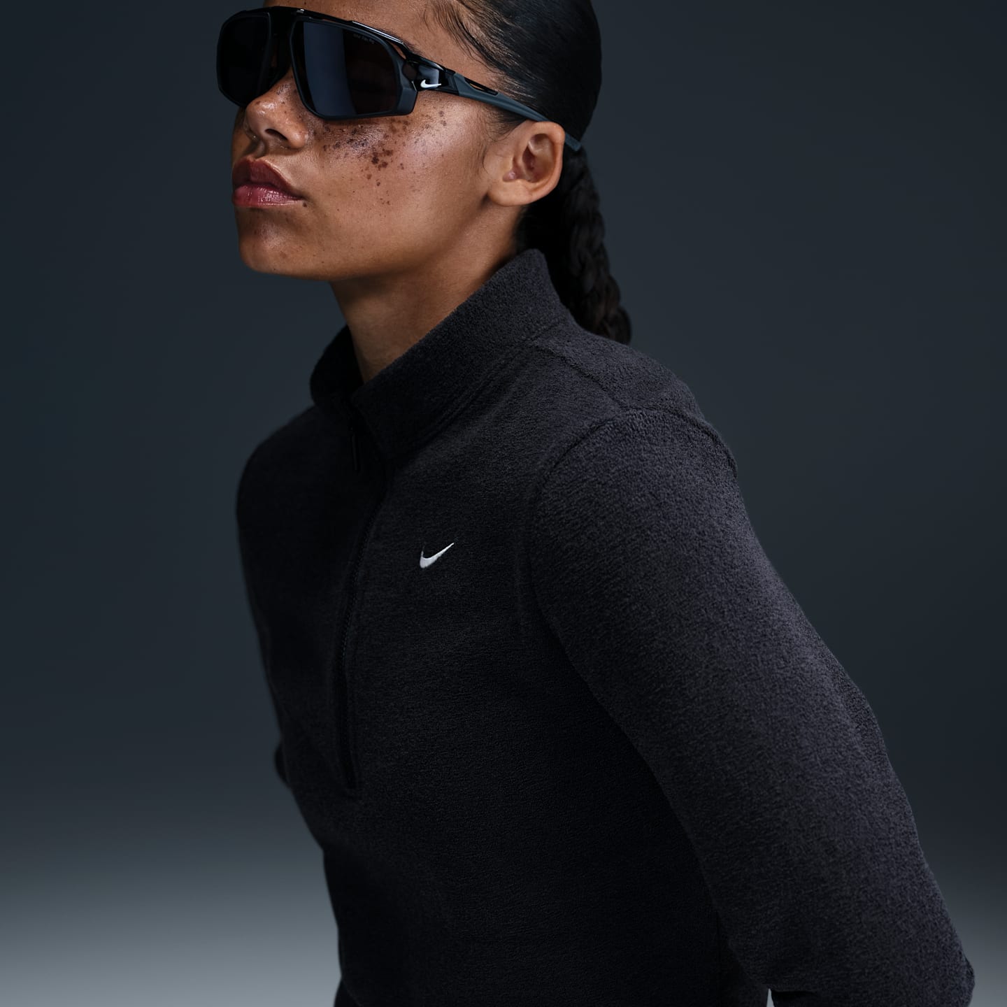 Женский топ Nike Sportswear Phoenix Plush Slim Long-Sleeve Cozy Fleece 1/2-Zip, цвет: Чёрный / Молочный — фото 2