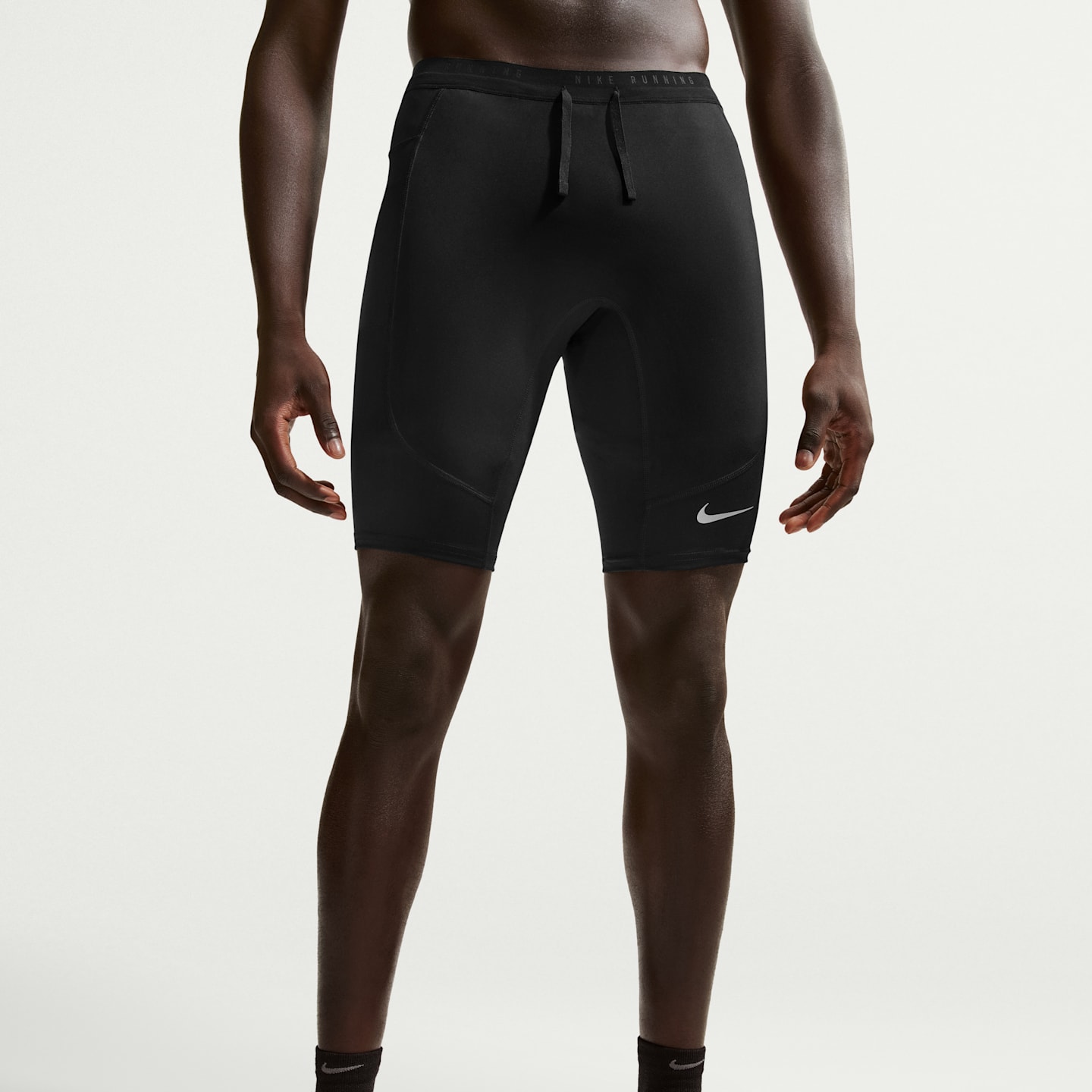 Мужские беговые тайтсы Nike Stride Dri-FIT длиной 1/2, цвет: Чёрный — фото 2