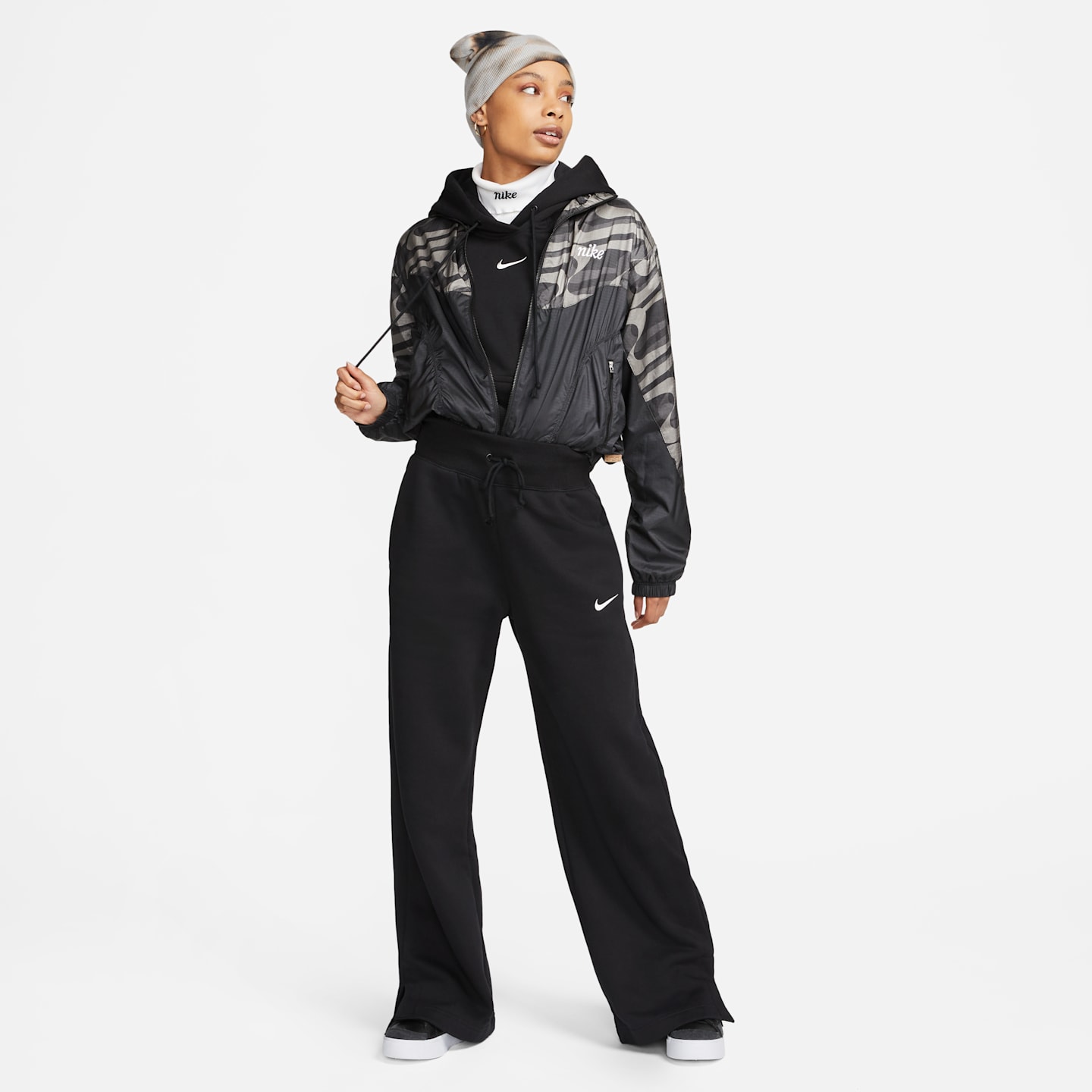 Женские брюки Nike Sportswear Phoenix Fleece High-Waisted Wide-Leg Sweatpants, цвет: Чёрный / Молочный — фото 8