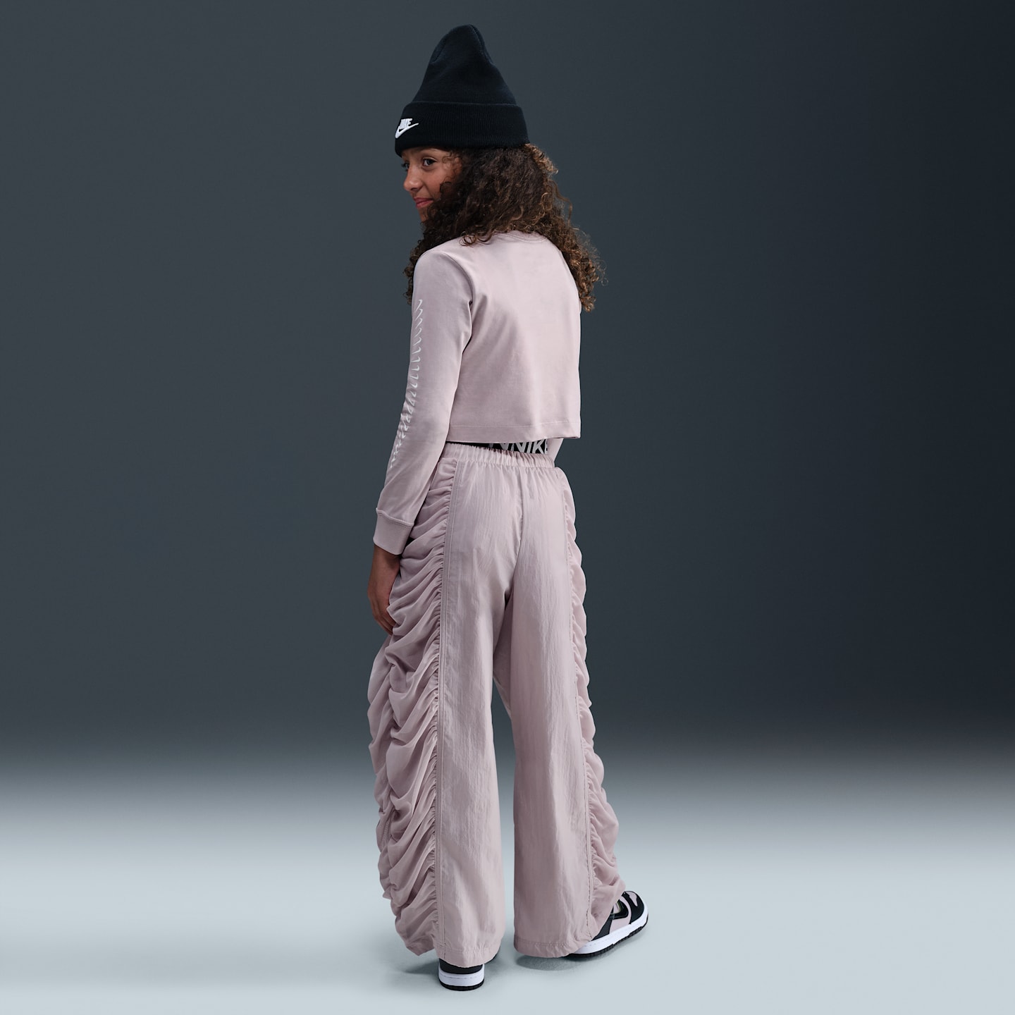 Футболка Nike Sportswear Cropped Long-Sleeve для девочек, цвет: Платиновый фиолетовый — фото 5