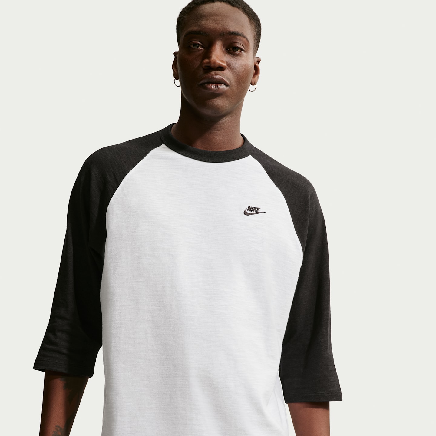 Мужской топ Nike Sportswear Club 3/4-Sleeve Raglan Top, цвет: Чёрный / Белый — фото 1