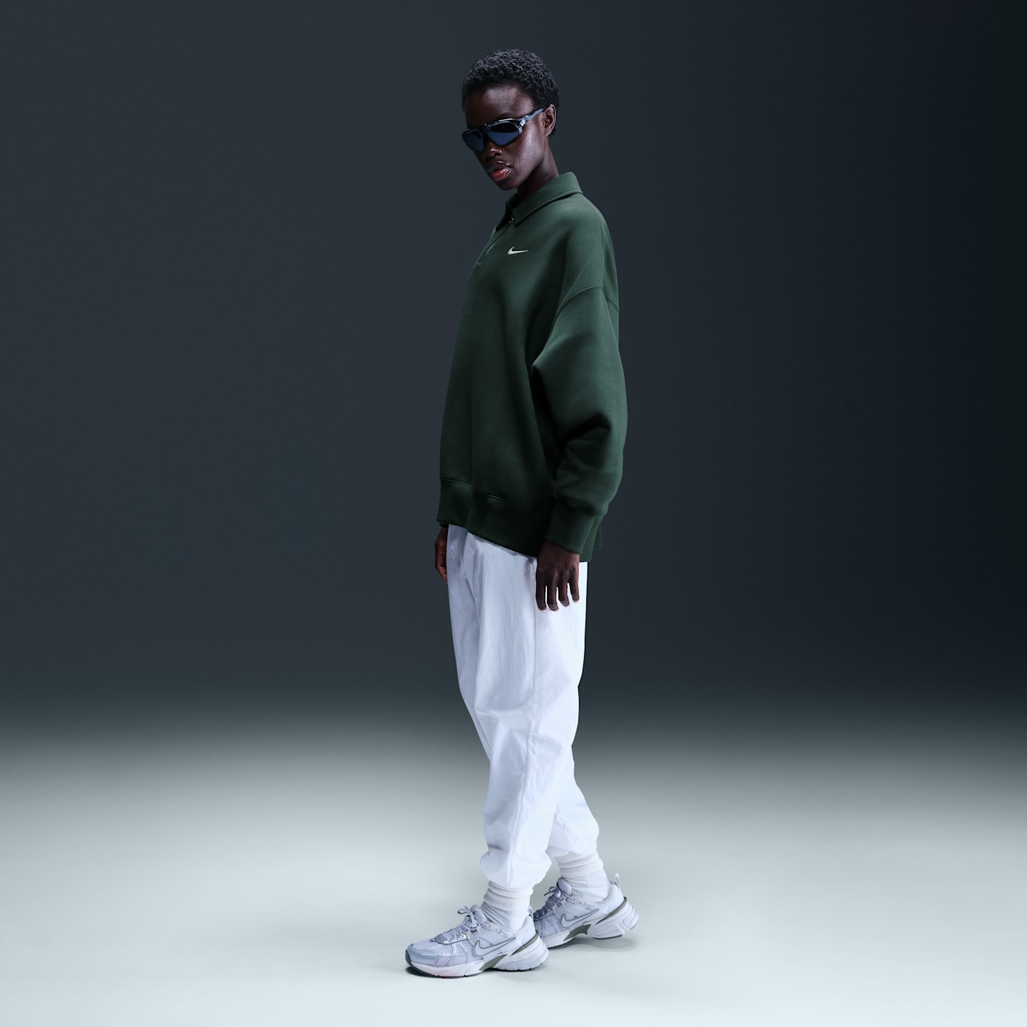 Женское поло Nike Sportswear Phoenix Fleece Oversized 1/4-Zip Polo, цвет: Зелёный / Молочный — фото 5