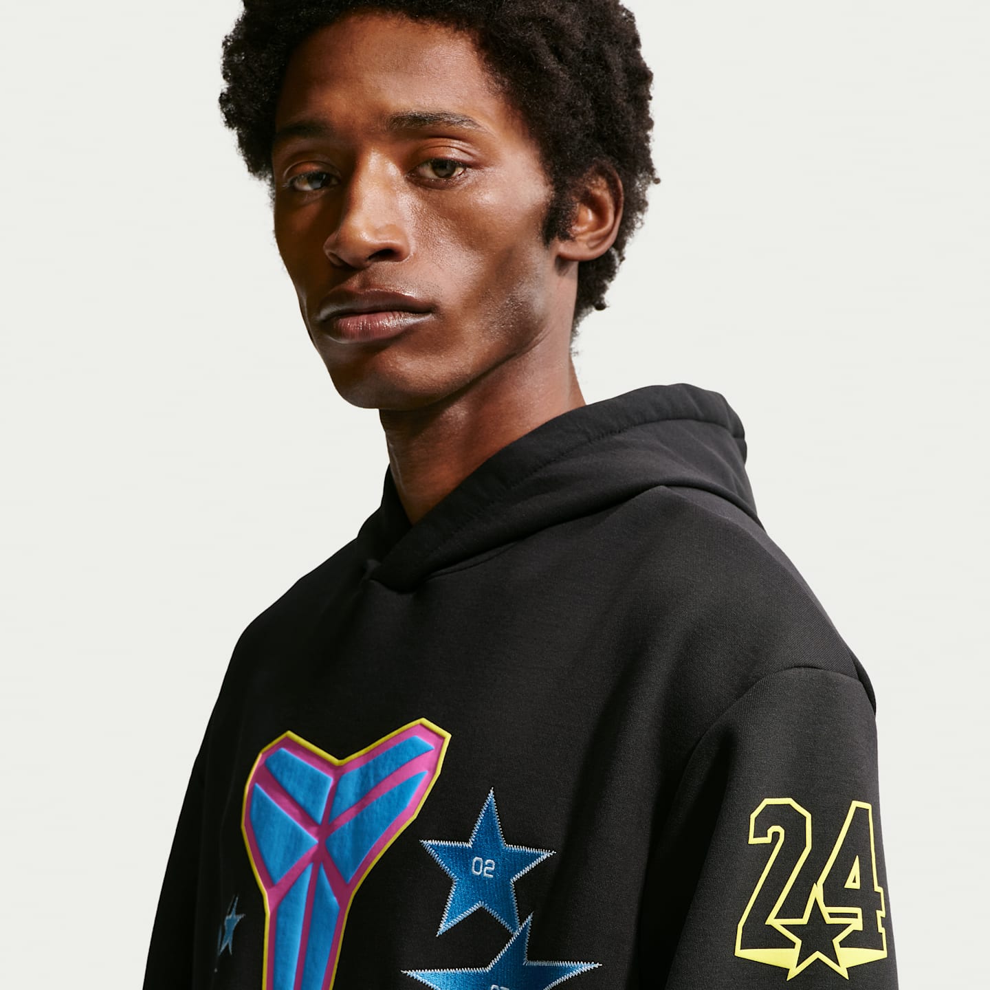 Мужское флисовое баскетбольное худи Nike Kobe, цвет: Чёрный / Жёлтый — фото 3