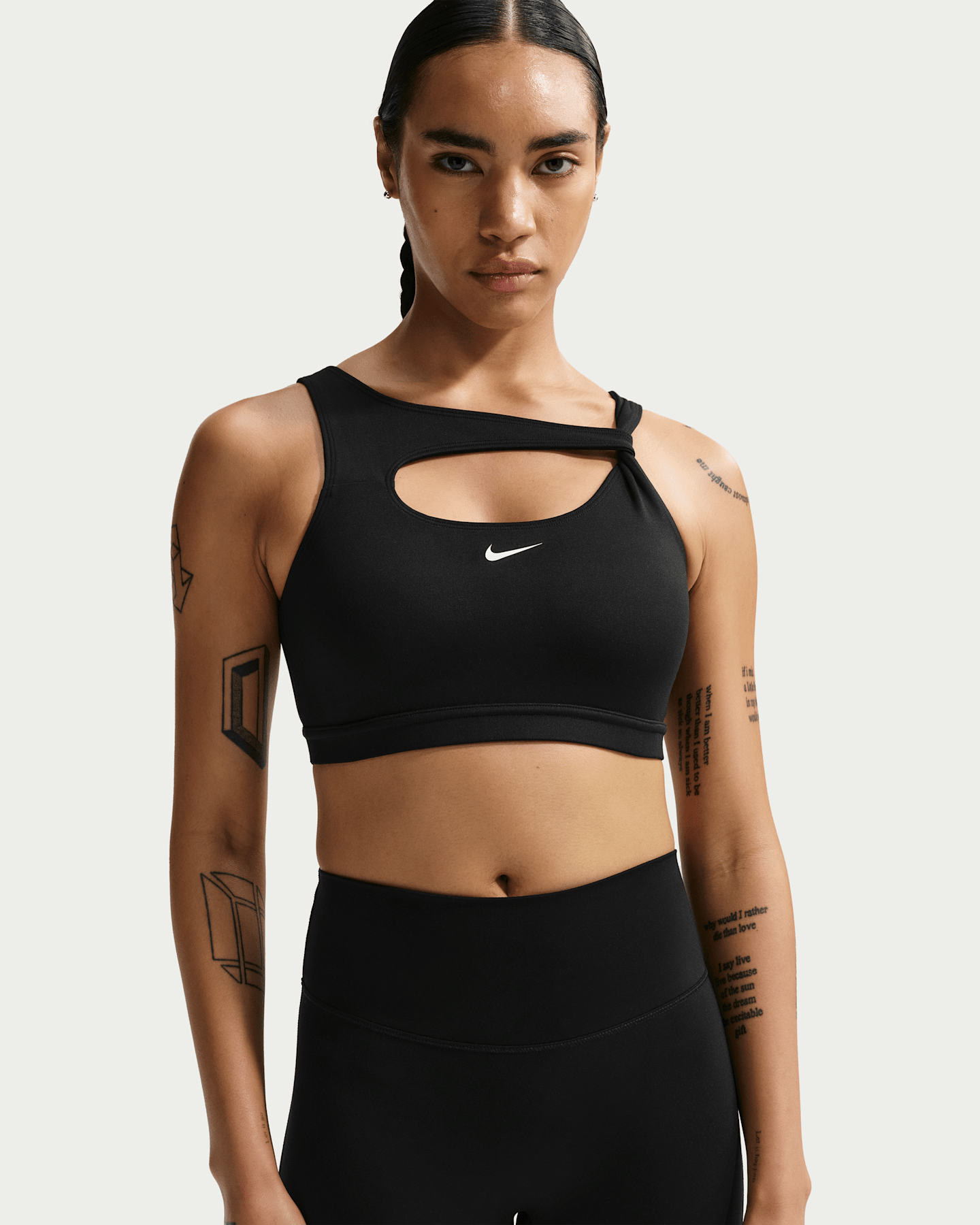 Спортивное бра, уплотнённая чашка, средняя поддержка — Nike, цвет: Чёрный / Белый — фото 6