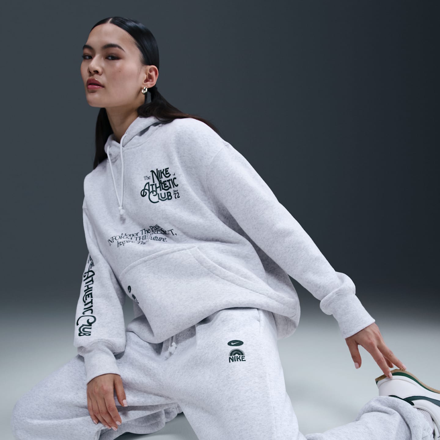 Женские брюки Nike Sportswear Phoenix Fleece High-Waisted Oversized, цвет: Берёзовый меланжевый — фото 5