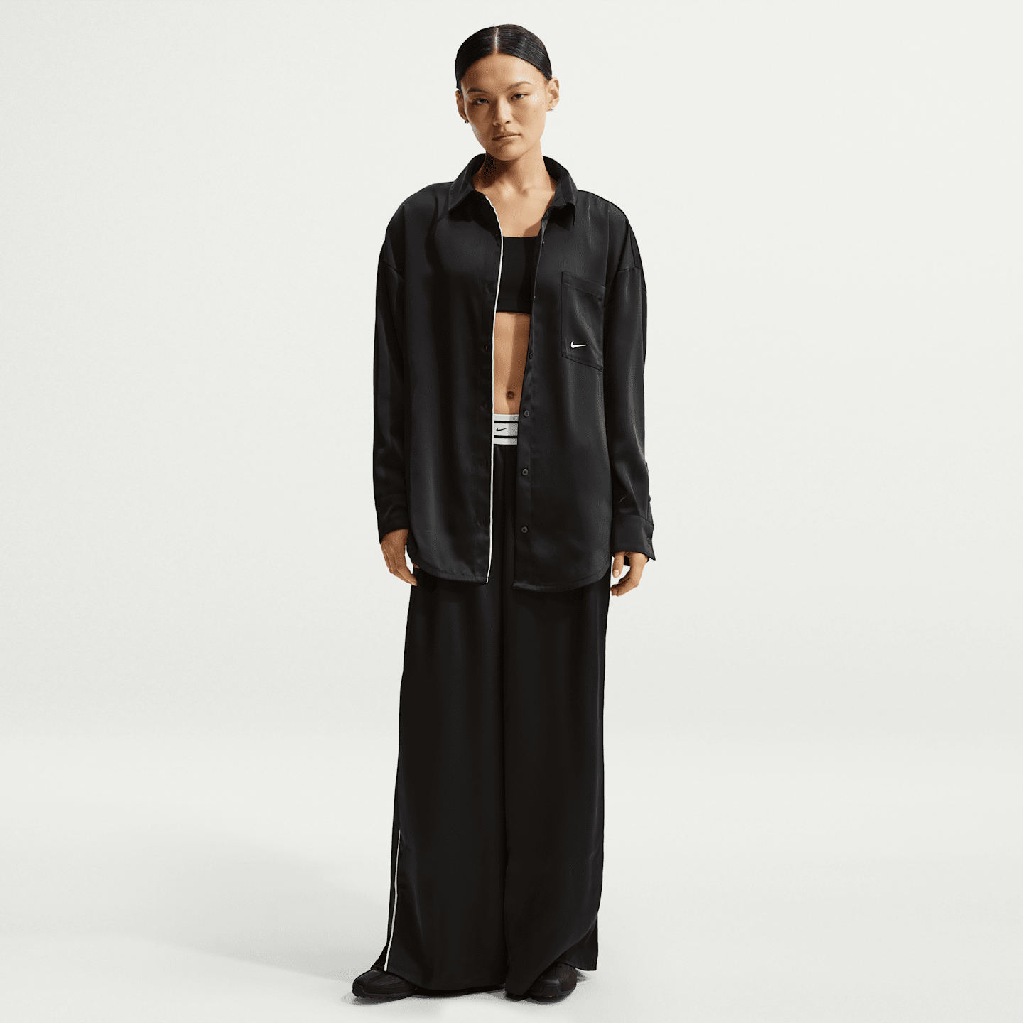 Женский атласный топ Nike Sportswear оверсайз с длинным рукавом, цвет: Чёрный / Молочный — фото 4