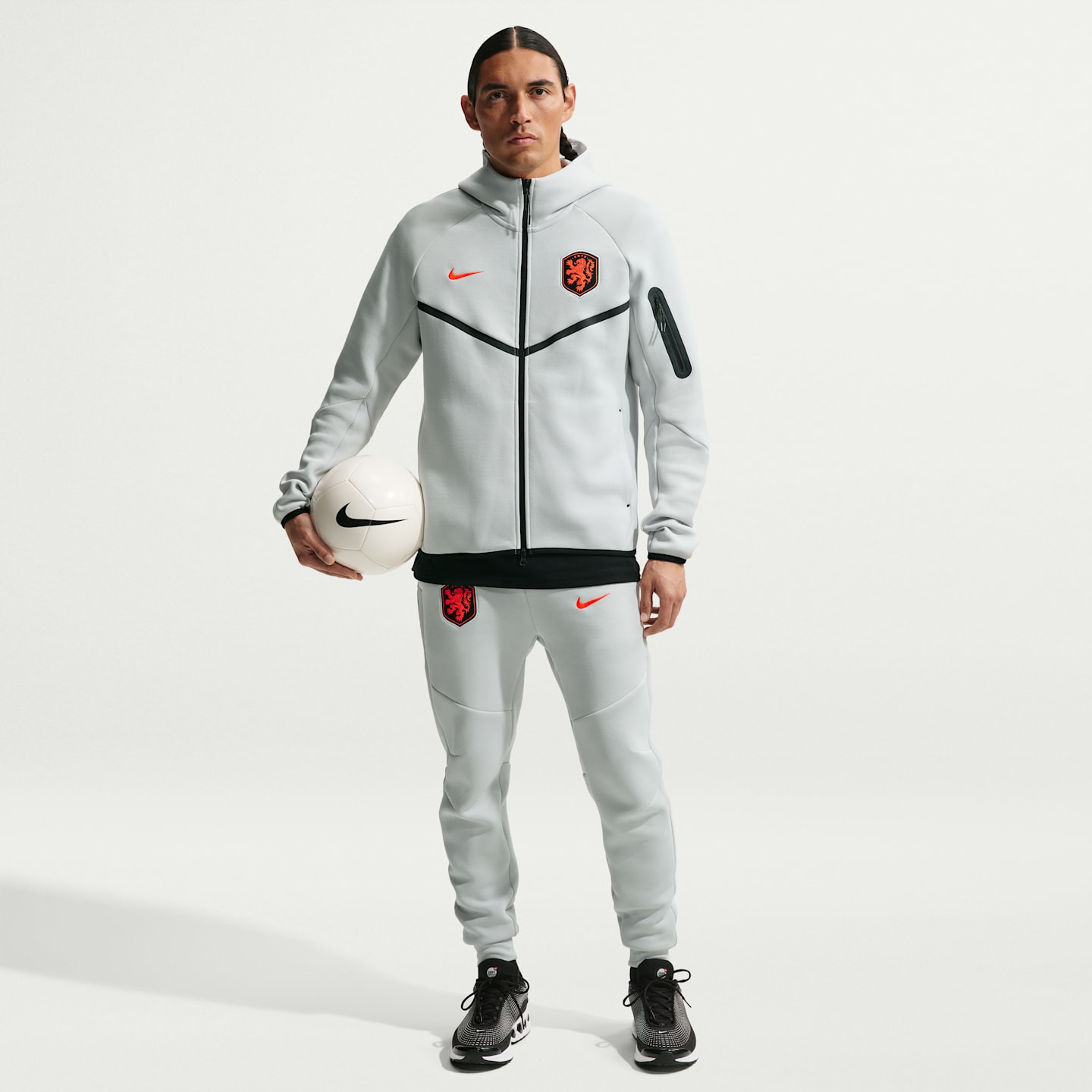 Мужское футбольное худи на молнии Nike Netherlands Tech Fleece Windrunner, цвет: Малиновый — фото 4