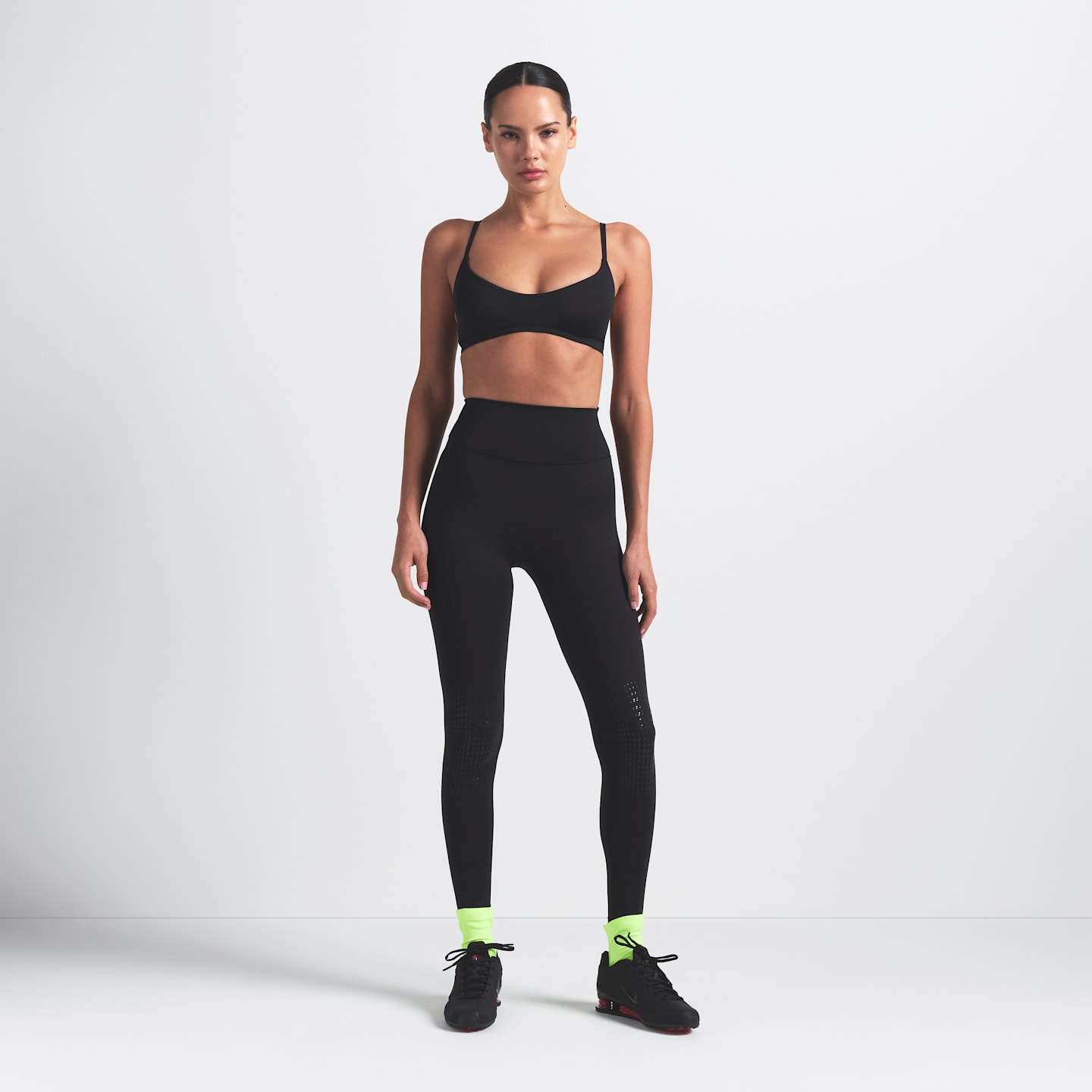 Женские легинсы NikeSKIMS Matte с высокой талией, 26", с захватом под коленом, цвет: Обсидиановый — фото 5