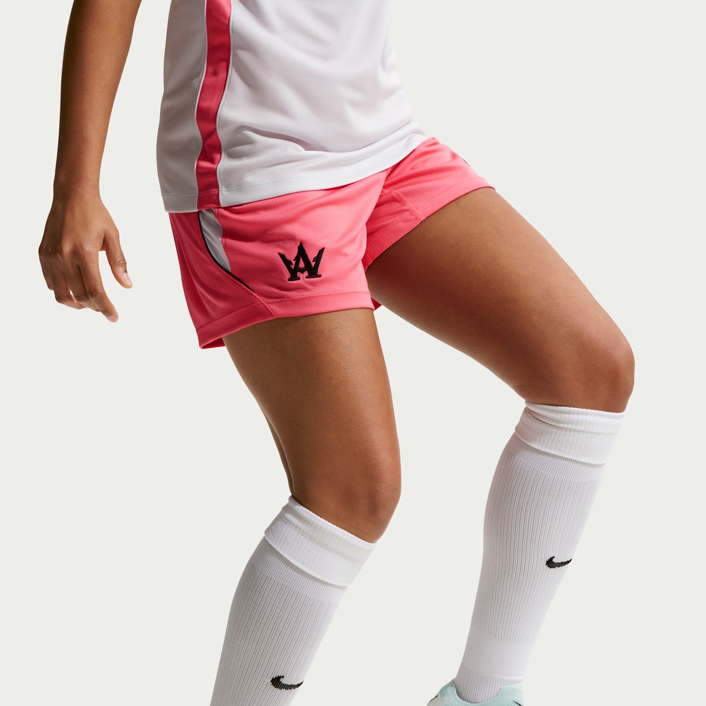 Женские футбольные шорты Nike Strike Alexia Putellas Dri-FIT, цвет: Морской коралловый / Платиновый — фото 4