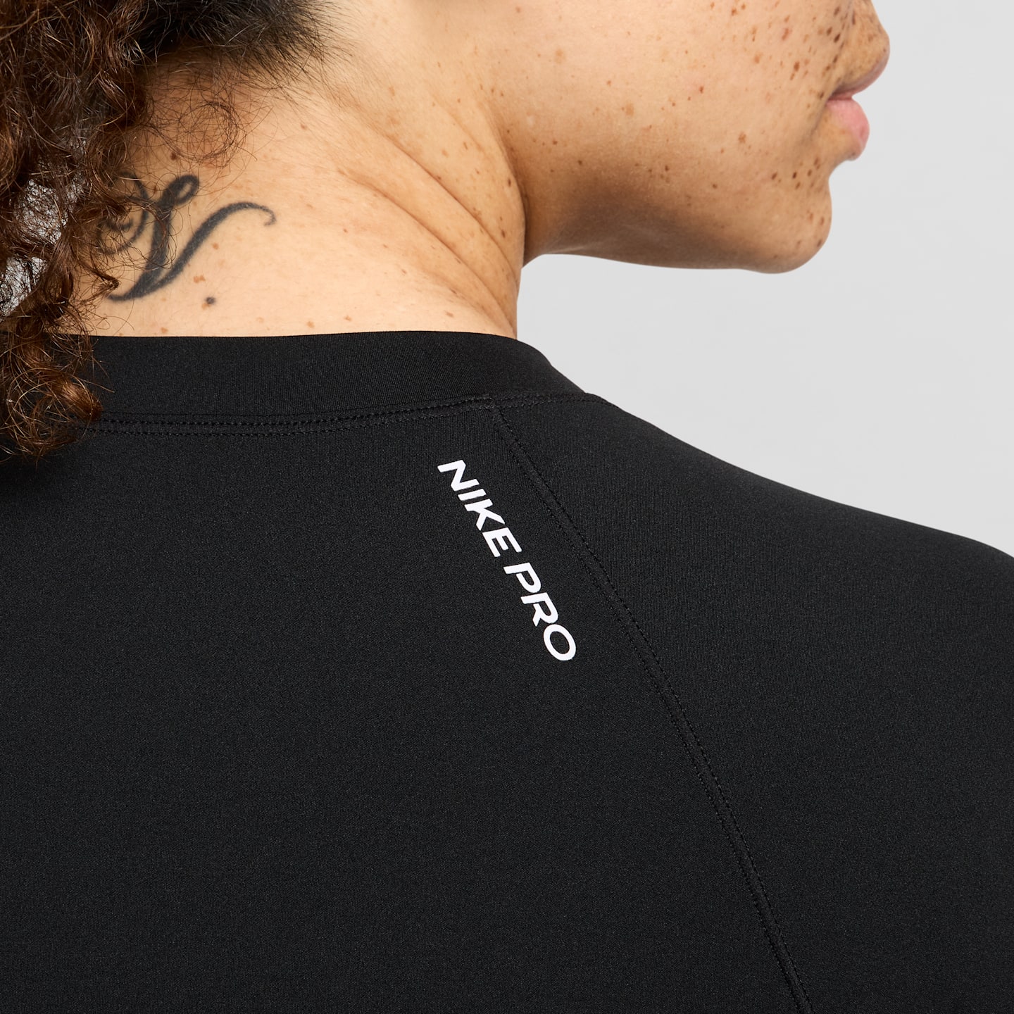Женский топ Nike Pro Dri-FIT с длинным рукавом, цвет: Чёрный / Белый — фото 4