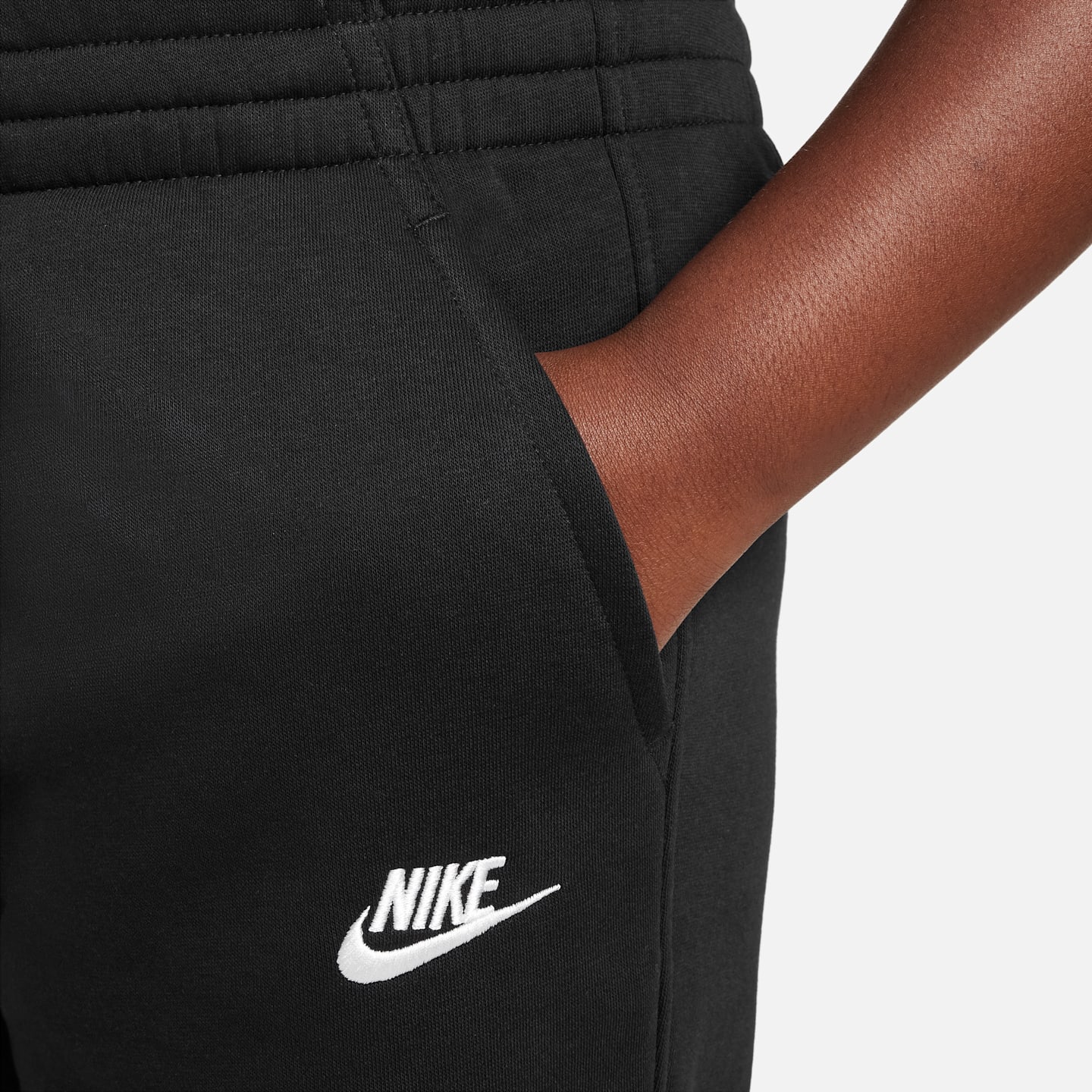 Детские брюки Nike Sportswear Club Fleece Joggers (Extended Size), цвет: Чёрный / Белый — фото 4