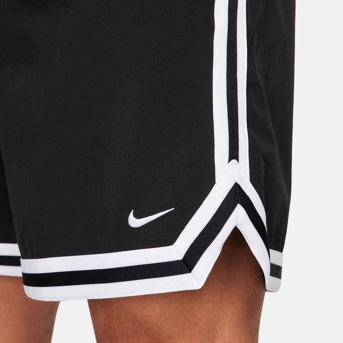 Мужские баскетбольные шорты Nike DNA Dri-FIT UV Woven, цвет: Чёрный / Белый — фото 6