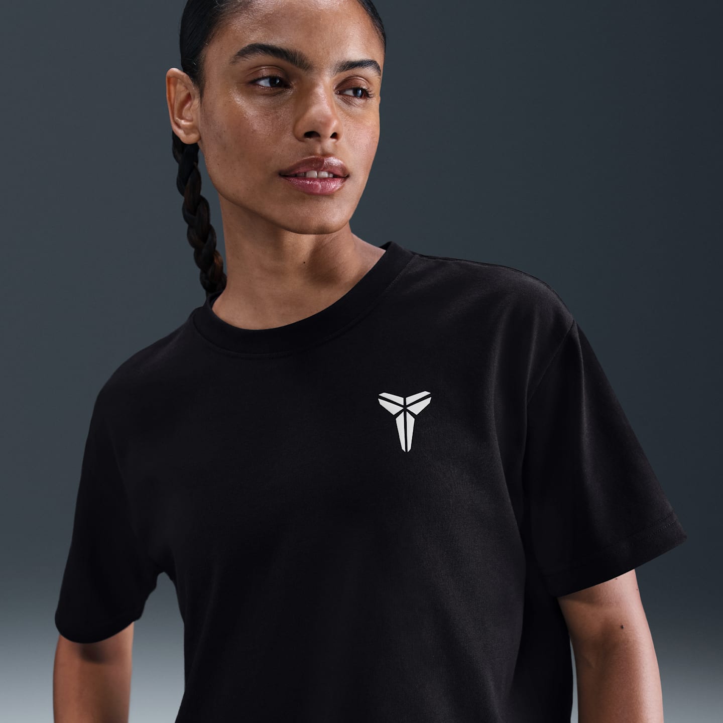 Женская укороченная баскетбольная футболка Nike Kobe Dri-FIT, цвет: Чёрный — фото 1