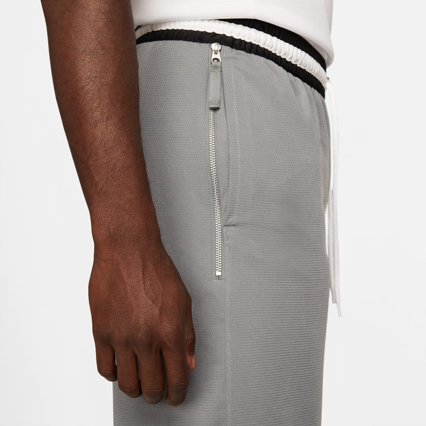 Мужские баскетбольные шорты Nike Dri-FIT DNA, цвет: Холодный серый / Чёрный — фото 6
