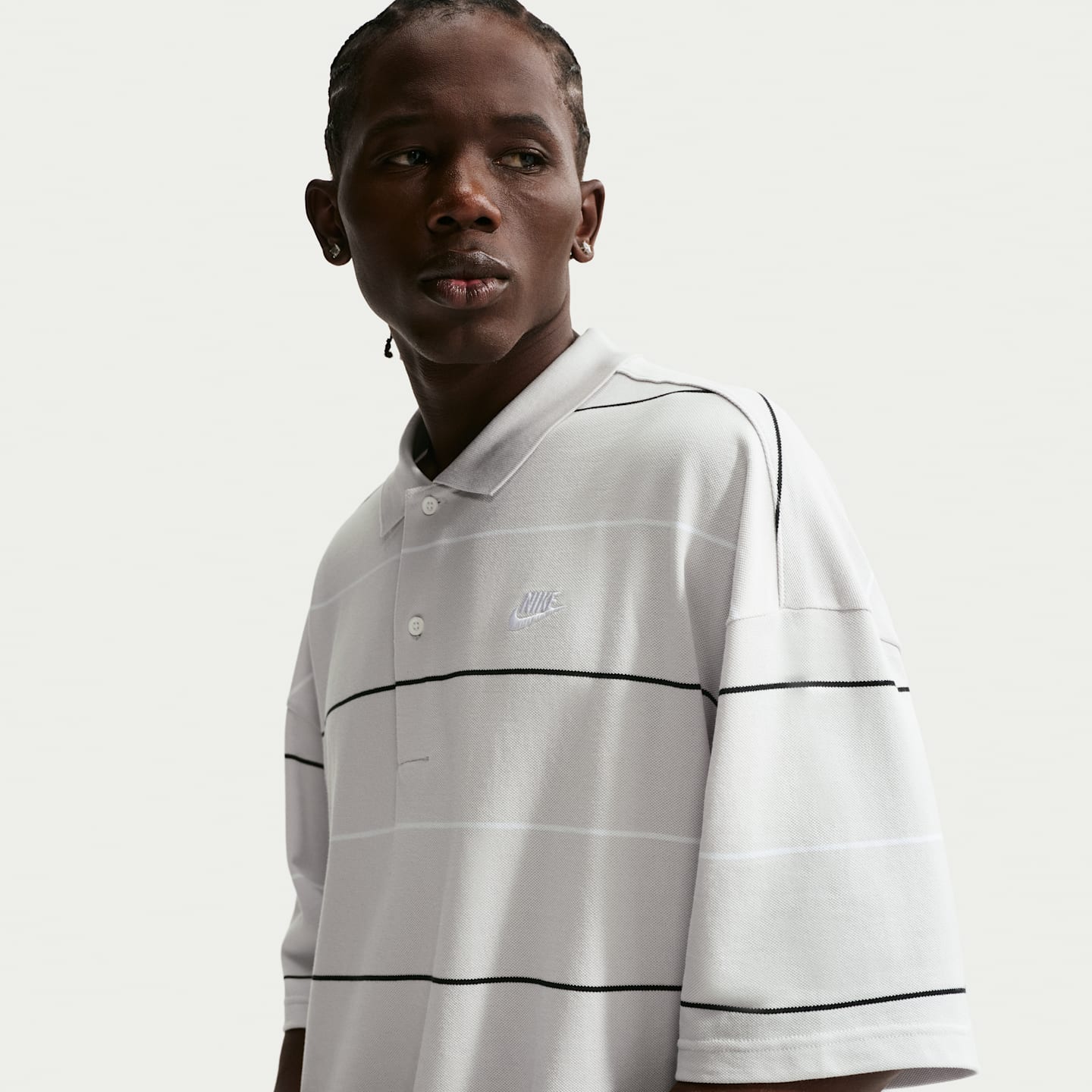 Мужское поло Nike Sportswear Club Oversized Striped Polo, цвет: Серый / Белый — фото 3