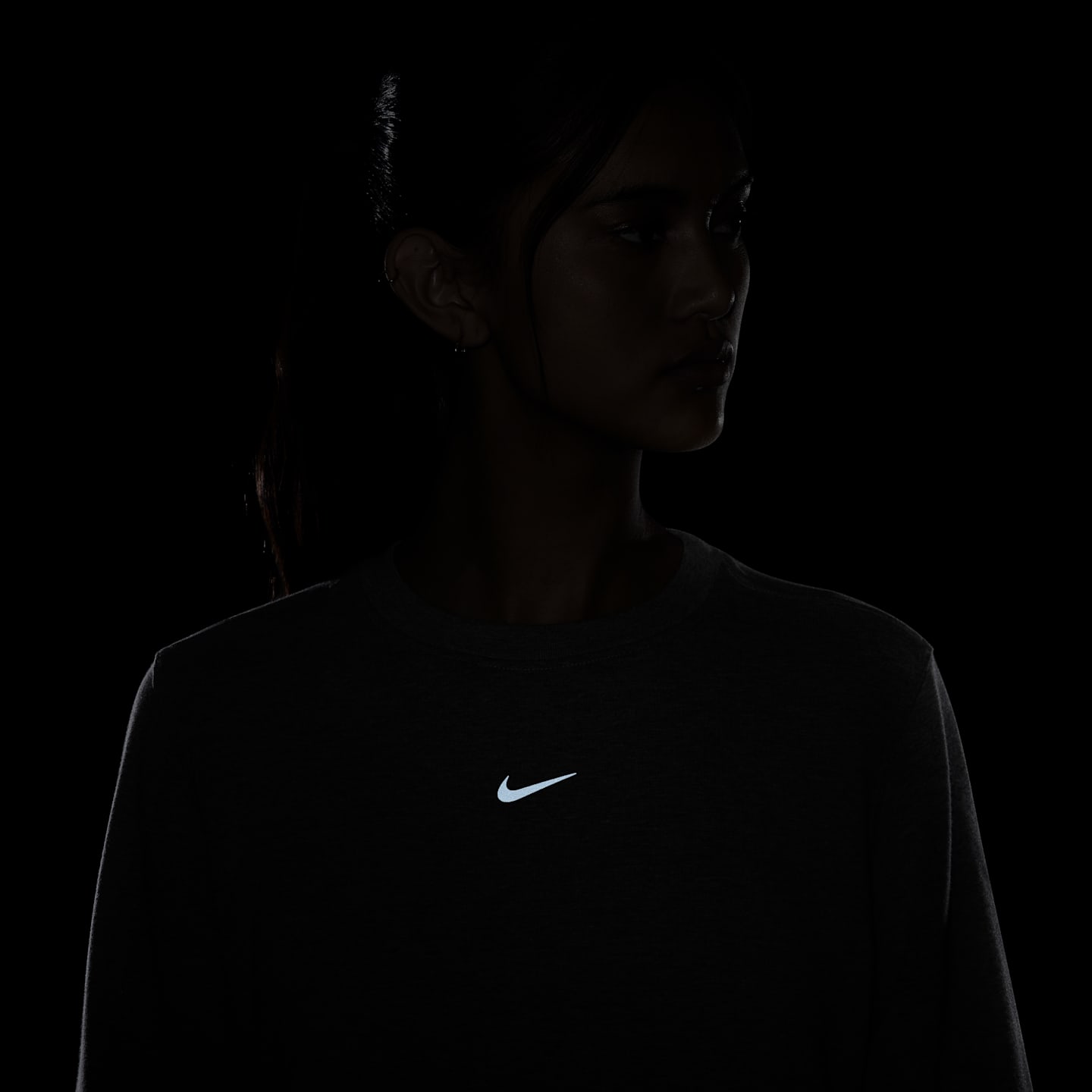 Женский свитшот Nike Dri-FIT One из френч терри, цвет: Карбоновый меланжевый / Белый — фото 6