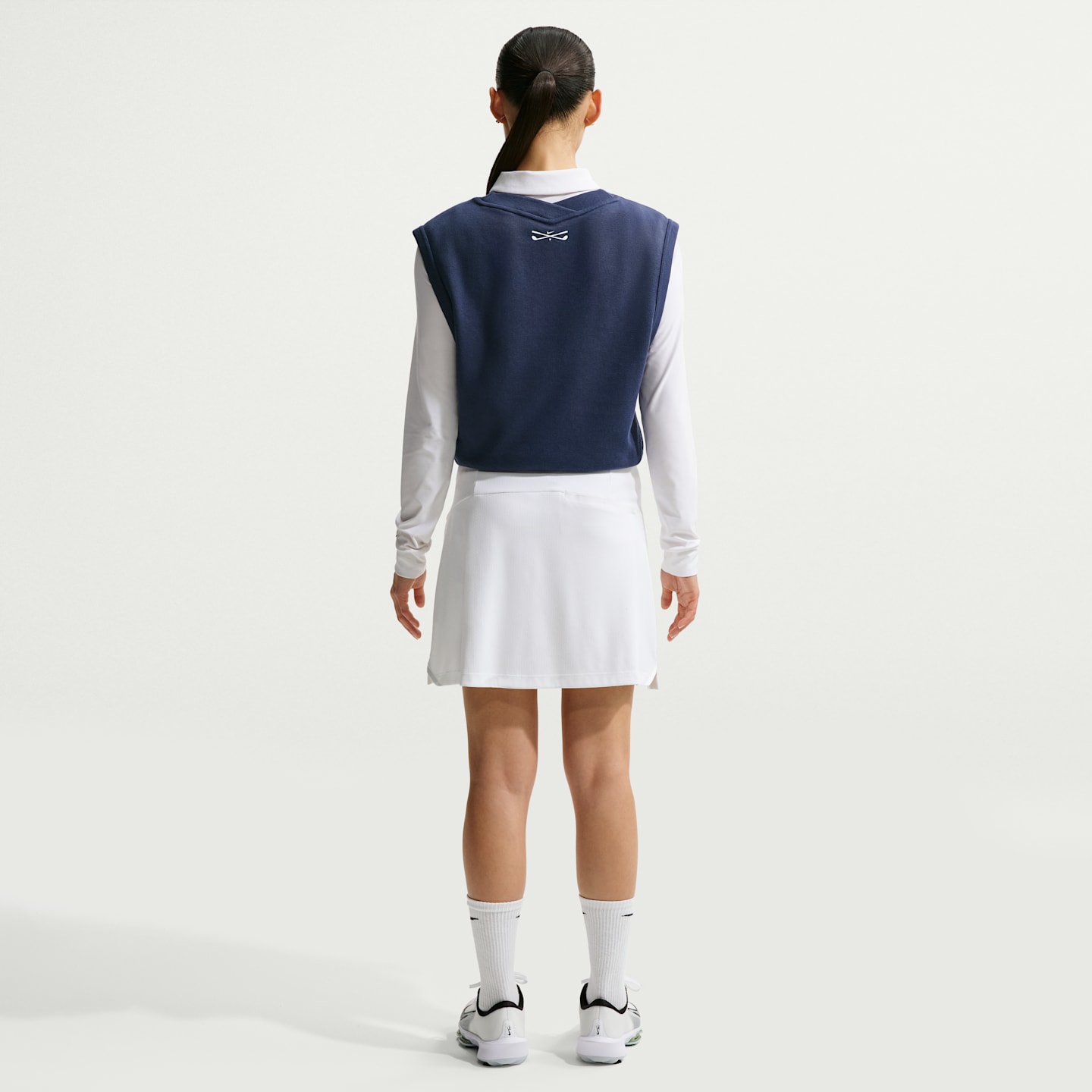 Женский жилет для гольфа Nike с V-образным вырезом, цвет: Тёмно-синий / Молочный — фото 5