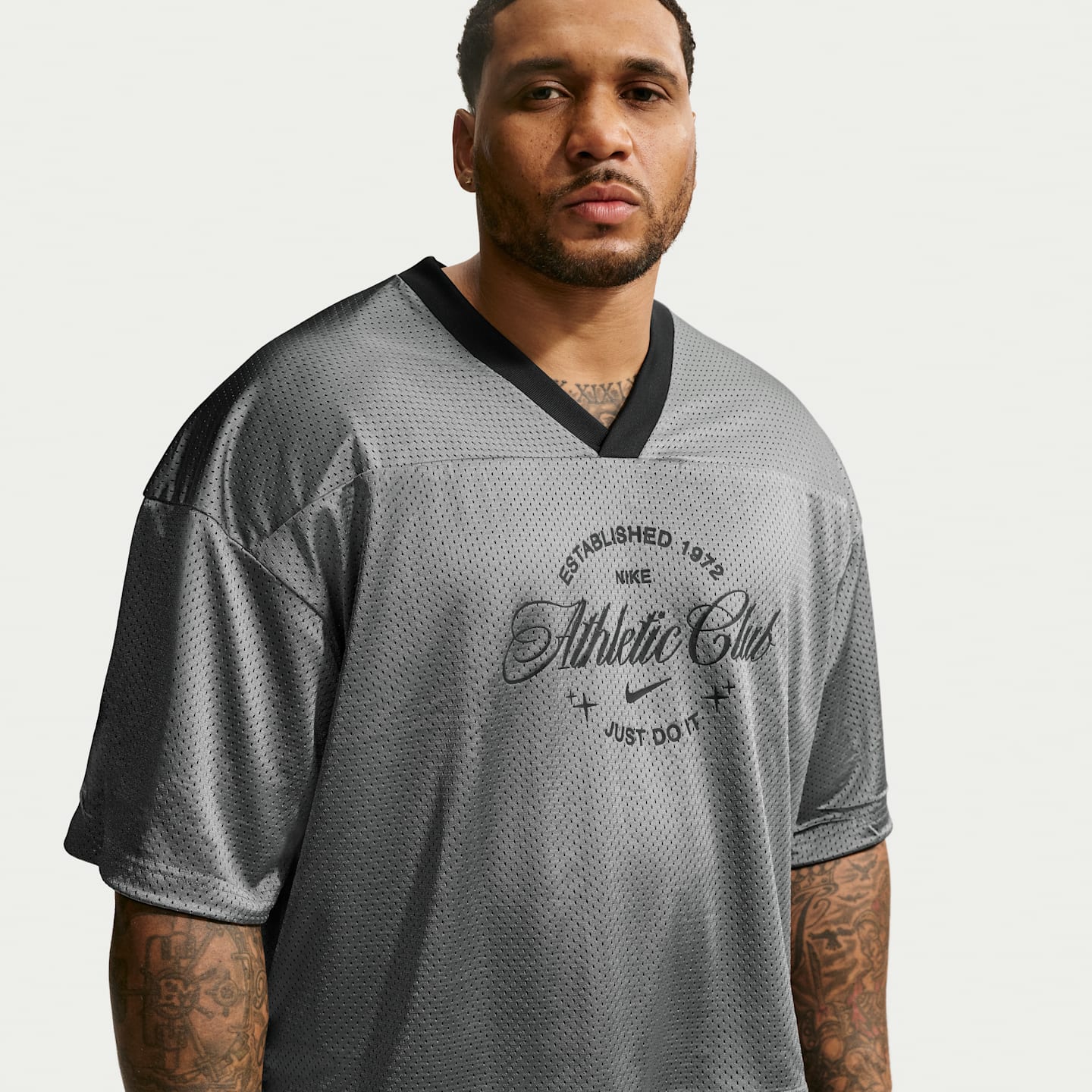 Мужская двусторонняя тренировочная футболка Nike N.A.C. Dri-FIT, цвет: Чёрный / Дымчатый серый — фото 12