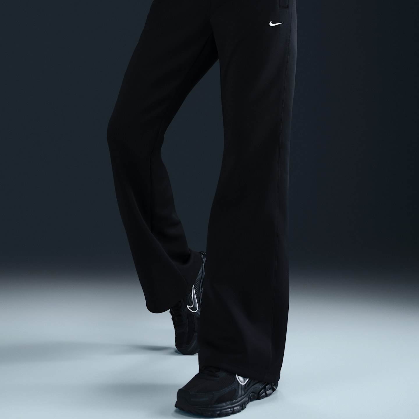 Женские трикотажные брюки Nike Sportswear Windrunner приталенные со средней посадкой, цвет: Чёрный / Белый — фото 2