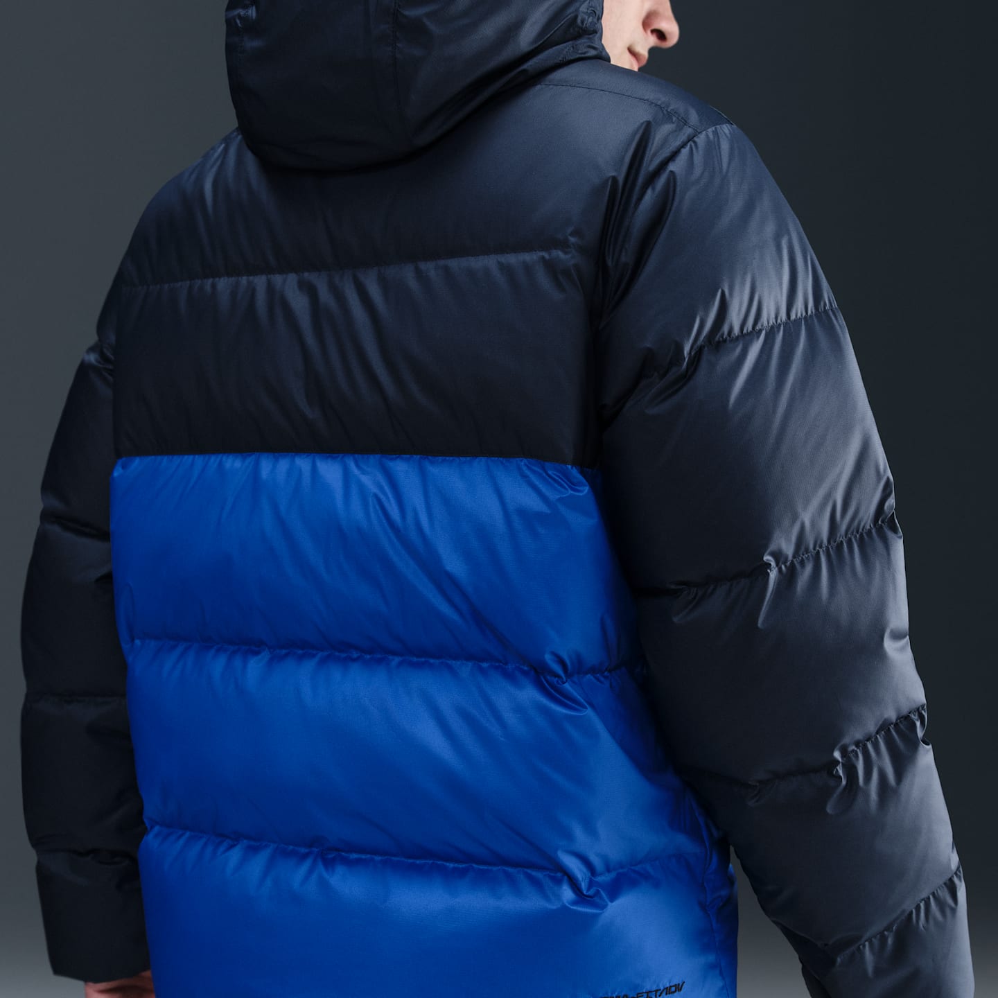 Мужская куртка Nike Windrunner Down Jacket, цвет: Обсидиановый / Королевский синий — фото 2