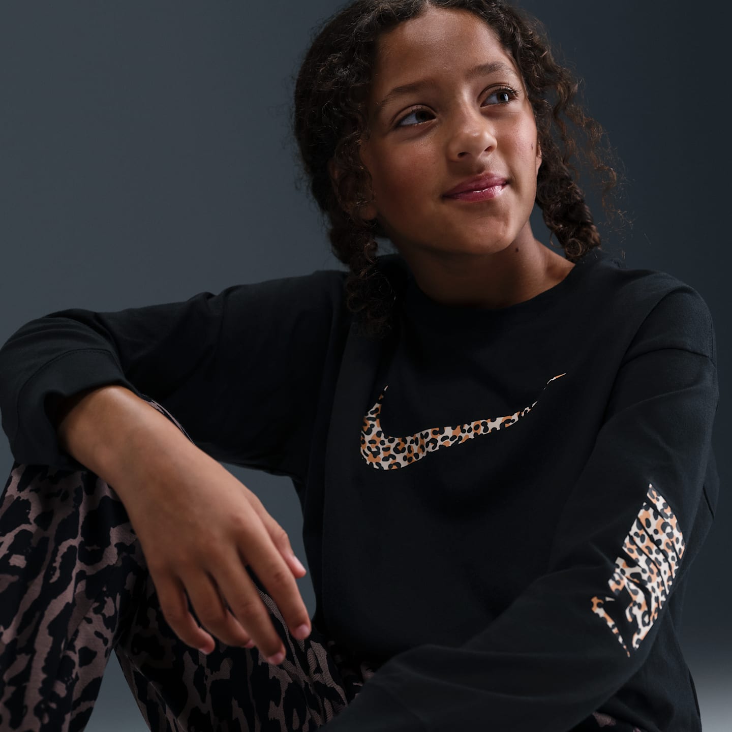 Футболка Nike Sportswear Long-Sleeve для девочек, цвет: Чёрный — фото 3