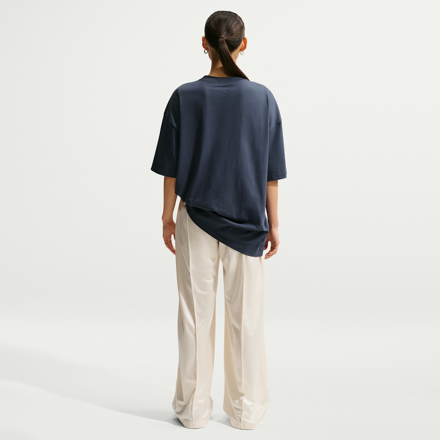 Женская футболка Nike Sportswear Classic Oversized Short-Sleeve T-Shirt, цвет: Синий / Молочный — фото 5