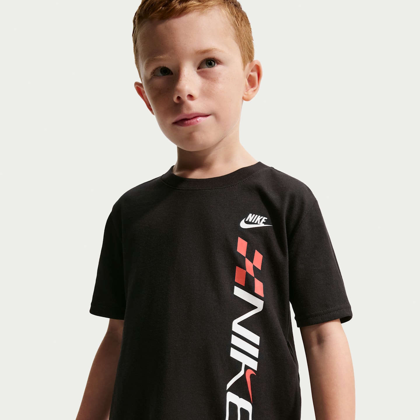 Детский комплект Nike Sportswear Victory Lap из 2 предметов с сетчатыми шортами, цвет: Красный — фото 2