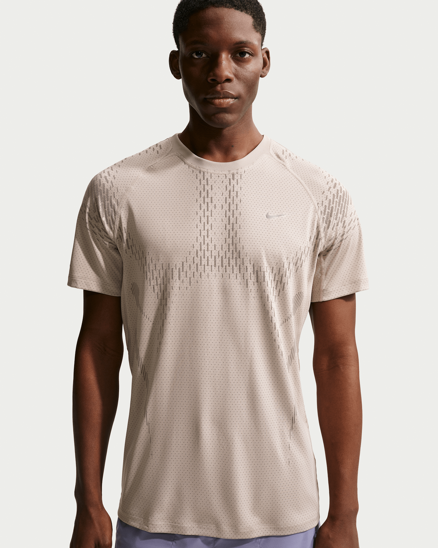Мужской беговой топ Nike Stride Plus Dri-FIT ADV с коротким рукавом, цвет: Кремовый / Норковый коричневый — фото 6
