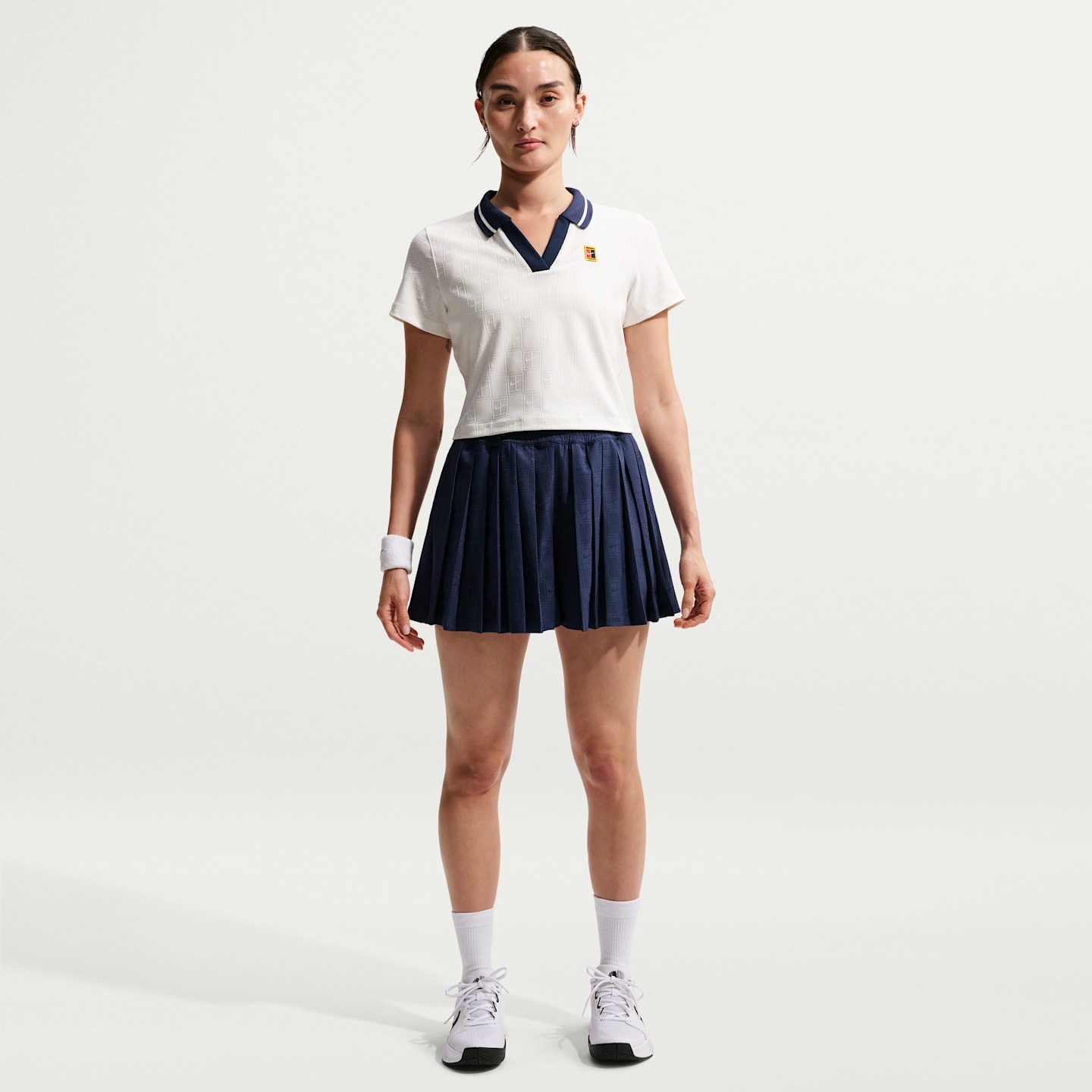 Женское поло Nike NikeCourt Court Collection Dri-FIT Cropped Tennis Polo, цвет: Молочный / Тёмно-синий — фото 4