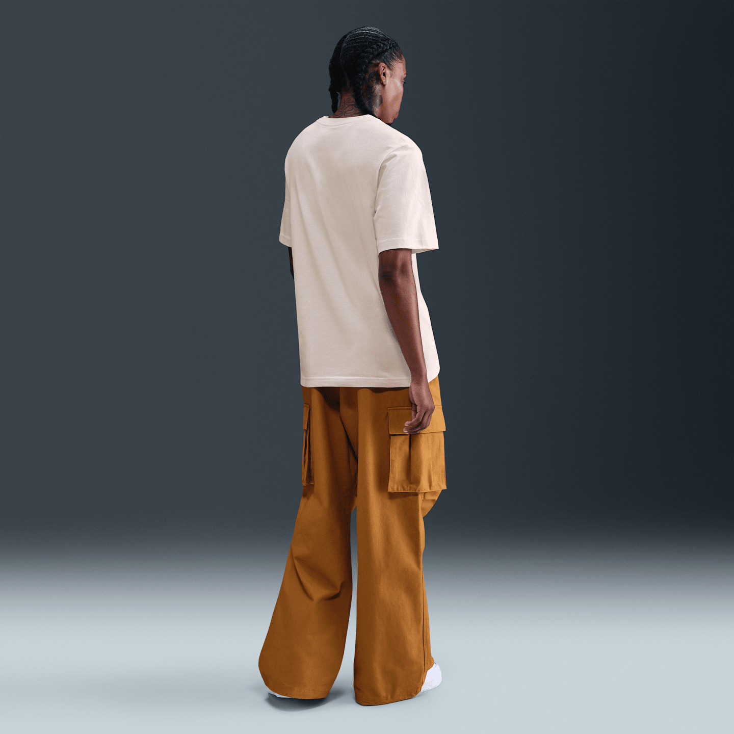 Женская свободная футболка Nike Sportswear Essentials, цвет: Призрачный — фото 5