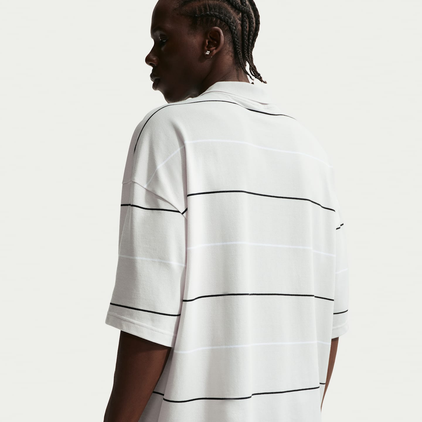 Мужское поло Nike Sportswear Club Oversized Striped Polo, цвет: Серый / Белый — фото 2