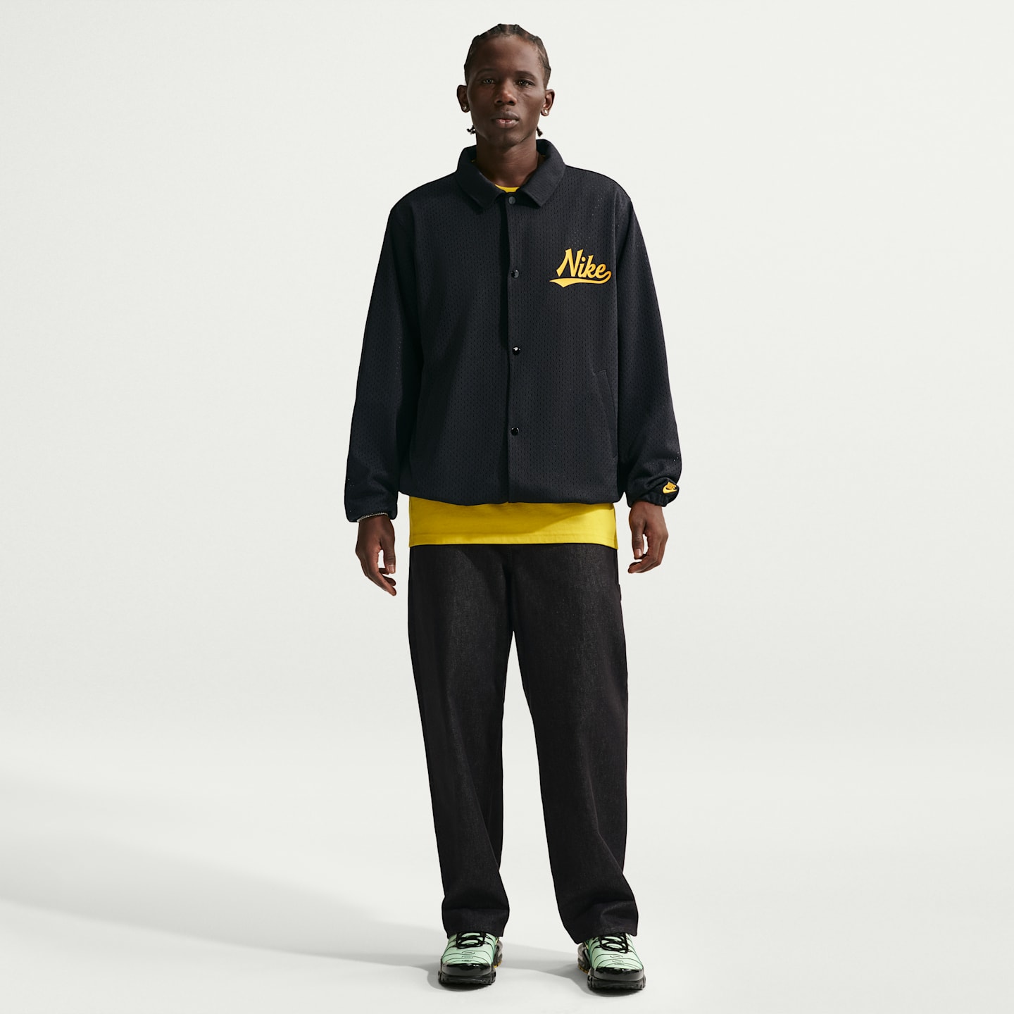 Мужская куртка-ветровка Nike Sportswear Club Coaches, цвет: Чёрный / Кварцевый — фото 4