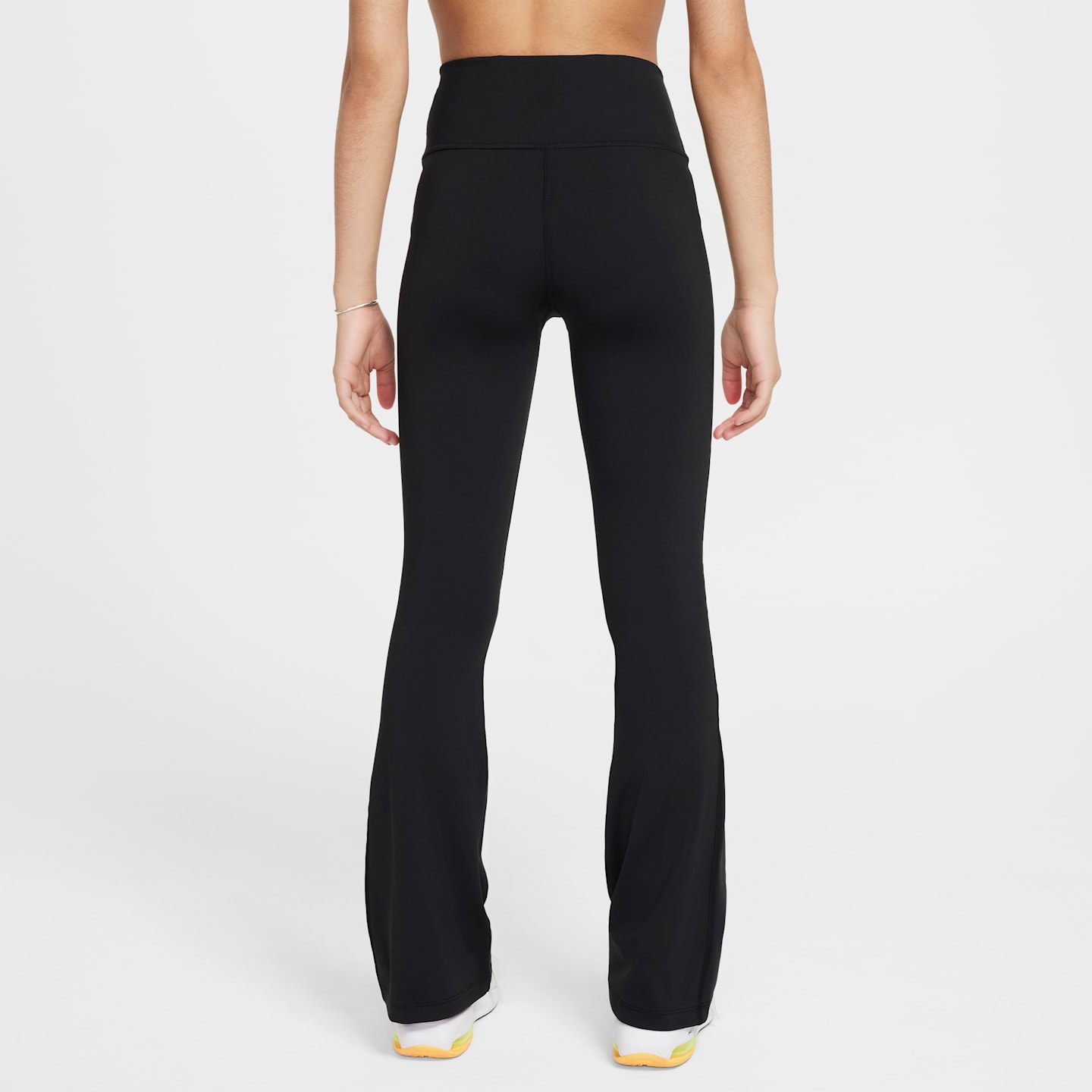 Детские расклешённые леггинсы для девочек Nike One Dri-FIT, цвет: Чёрный / Белый — фото 2